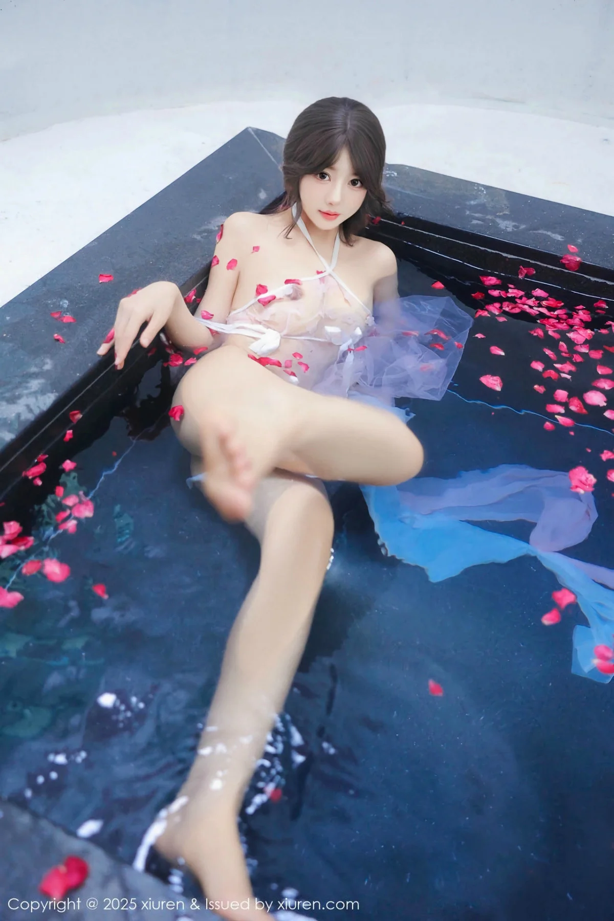 桃妖夭浴池场景性感白色薄纱服饰花瓣浴秀惹火身材绝美写真 第 52 张