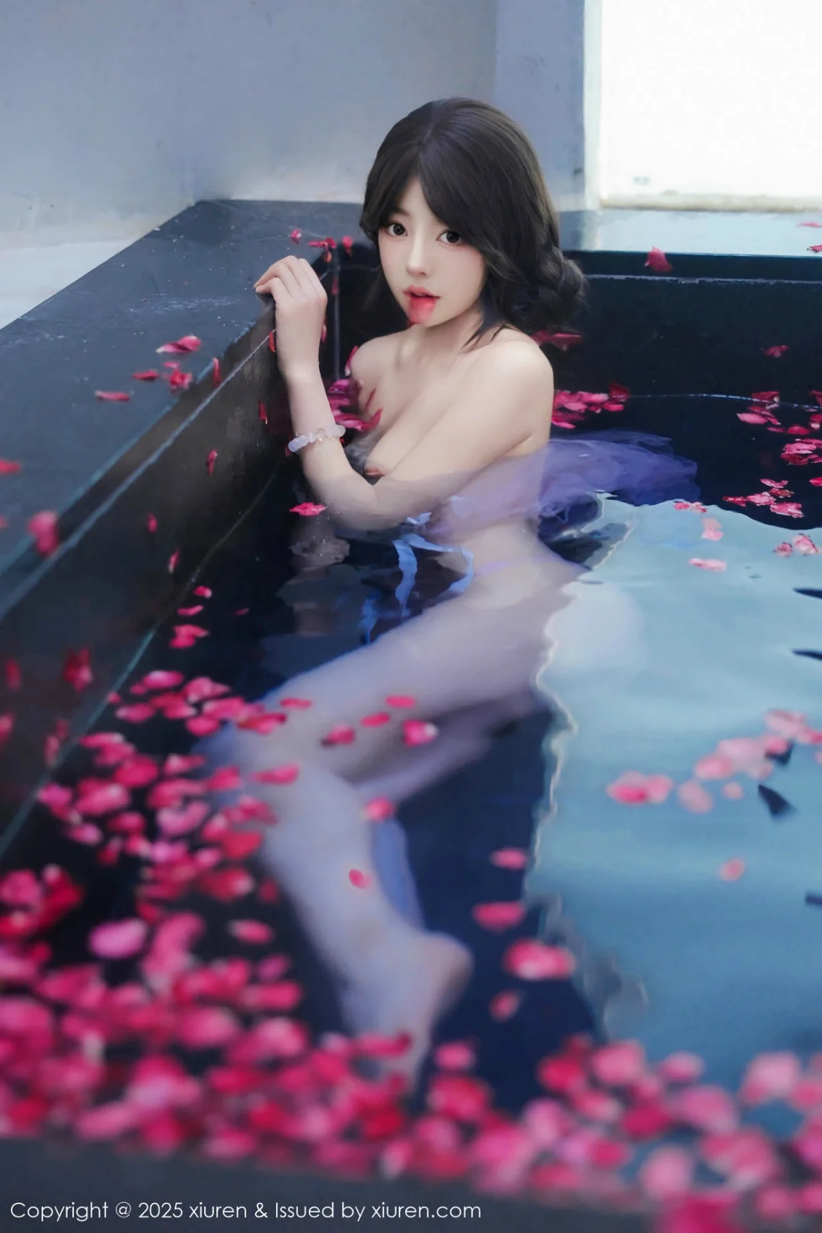 桃妖夭浴池场景性感白色薄纱服饰花瓣浴秀惹火身材绝美写真 第 88 张