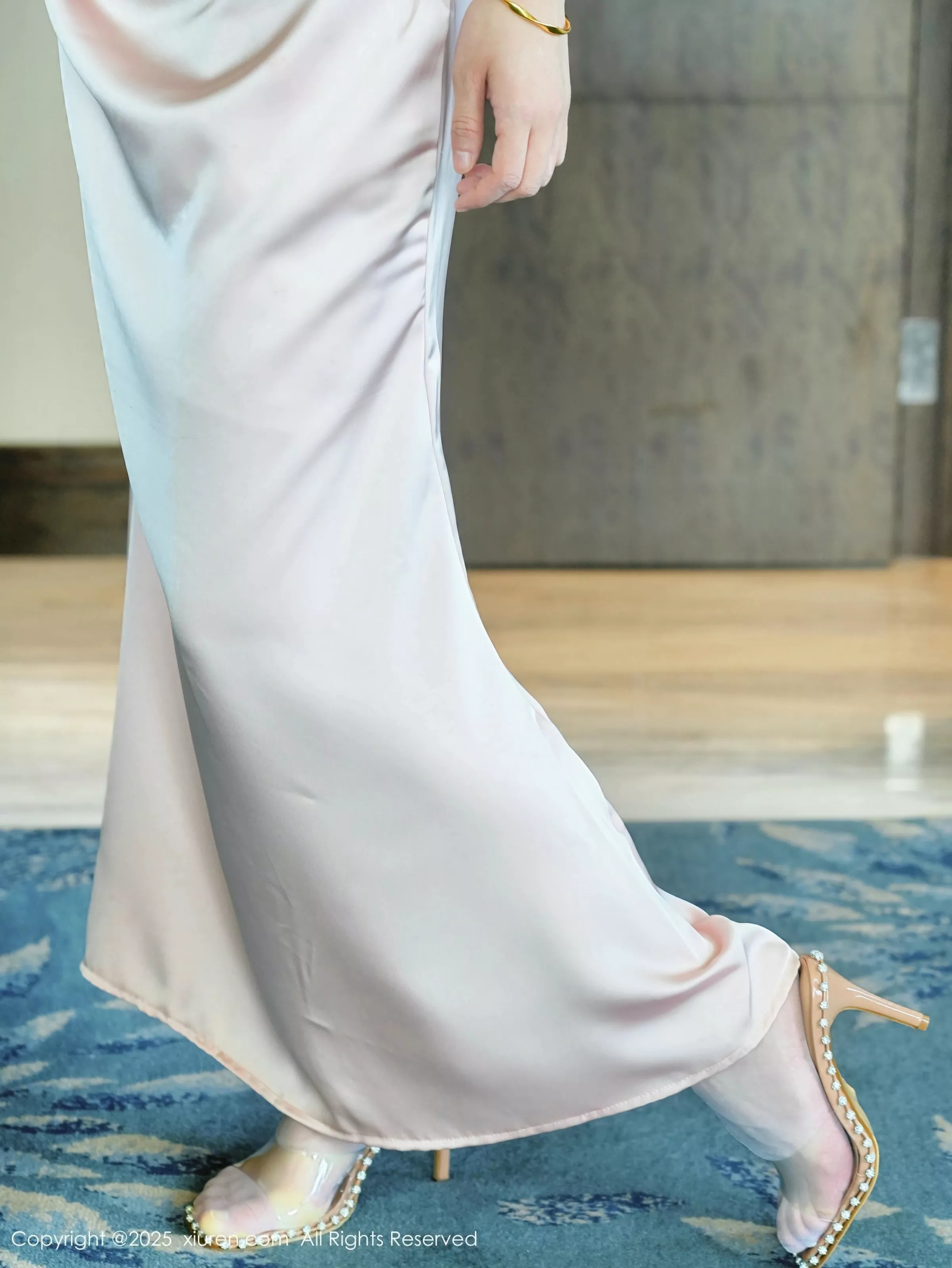 梨霜儿性感白色蕾丝内衣配白丝吊袜秀凹凸身材绝美写真 第 19 张