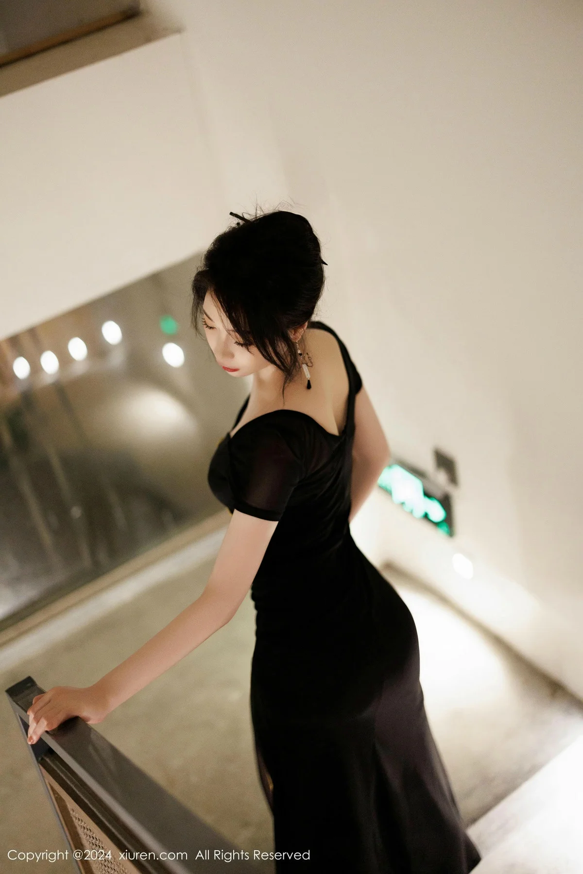 梦心玥性感黑色连衣裙+白色情趣服饰秀高挑曼妙身姿绝美写真 第 23 张