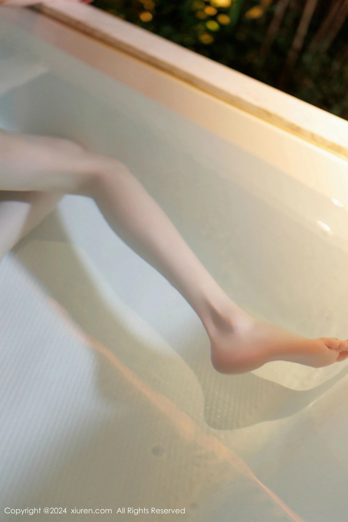 梦心玥性感白色连衣裙露白色内衣秀高挑曼妙身姿绝美写真 第 42 张