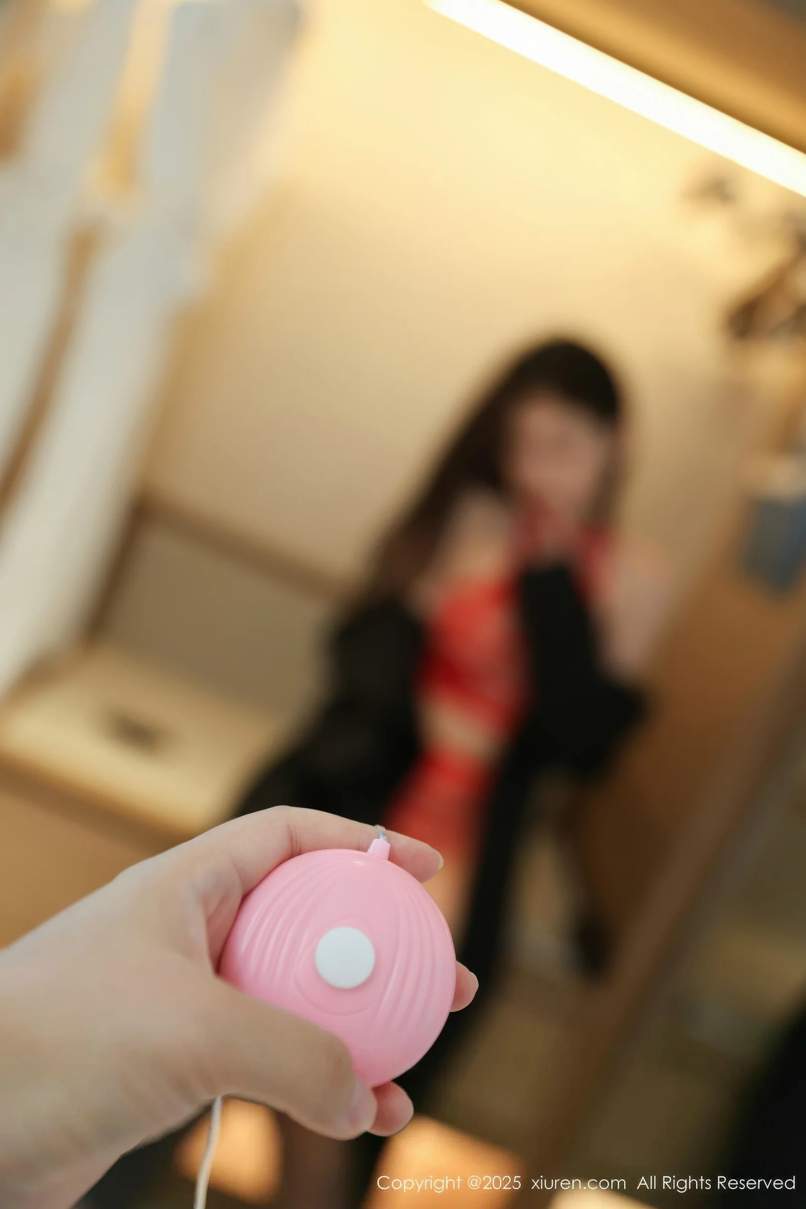 刘婷婷性感黑色风衣露红色情趣内衣秀惹火身材撩人绝美写真 第 31 张