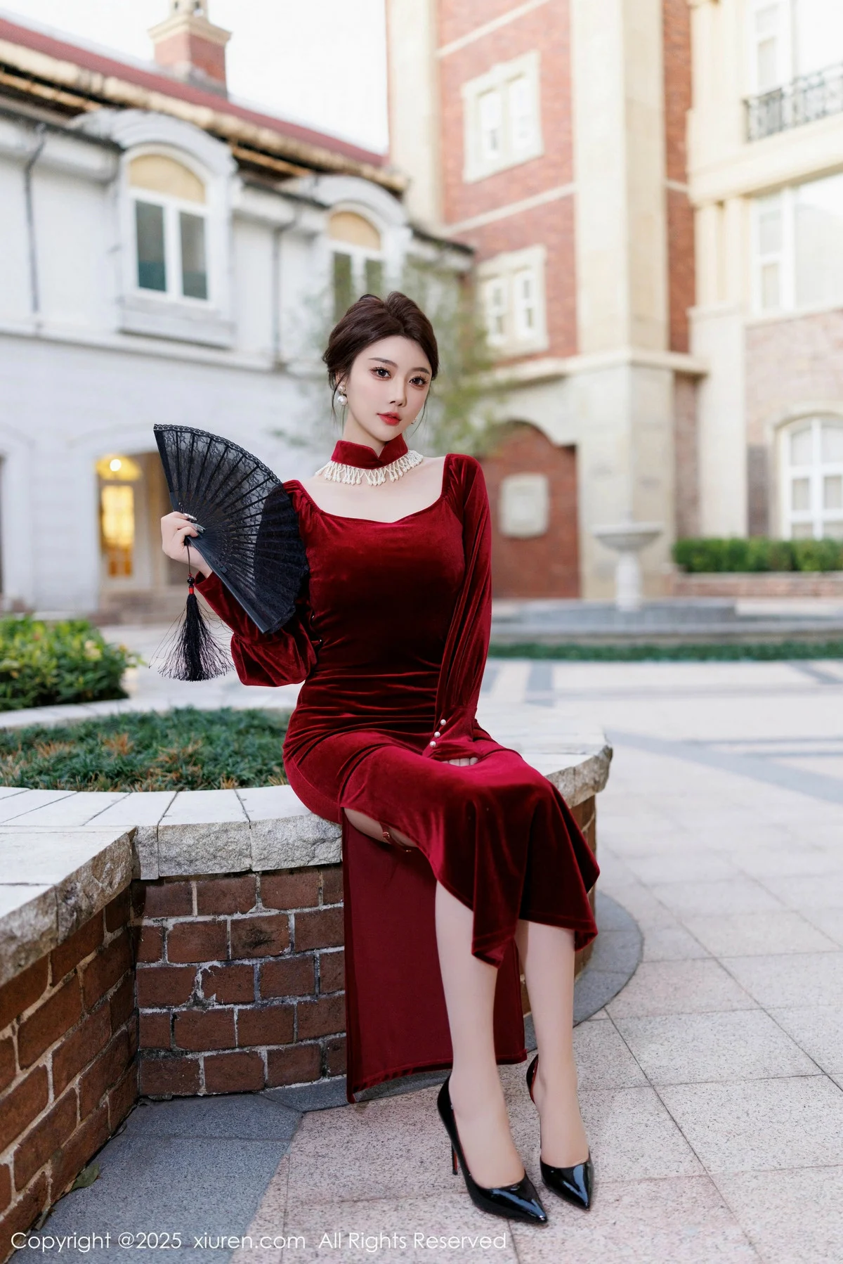 杨晨晨Yome性感深色旗袍+红色蕾丝内衣秀丰腴身材绝美写真 第 10 张