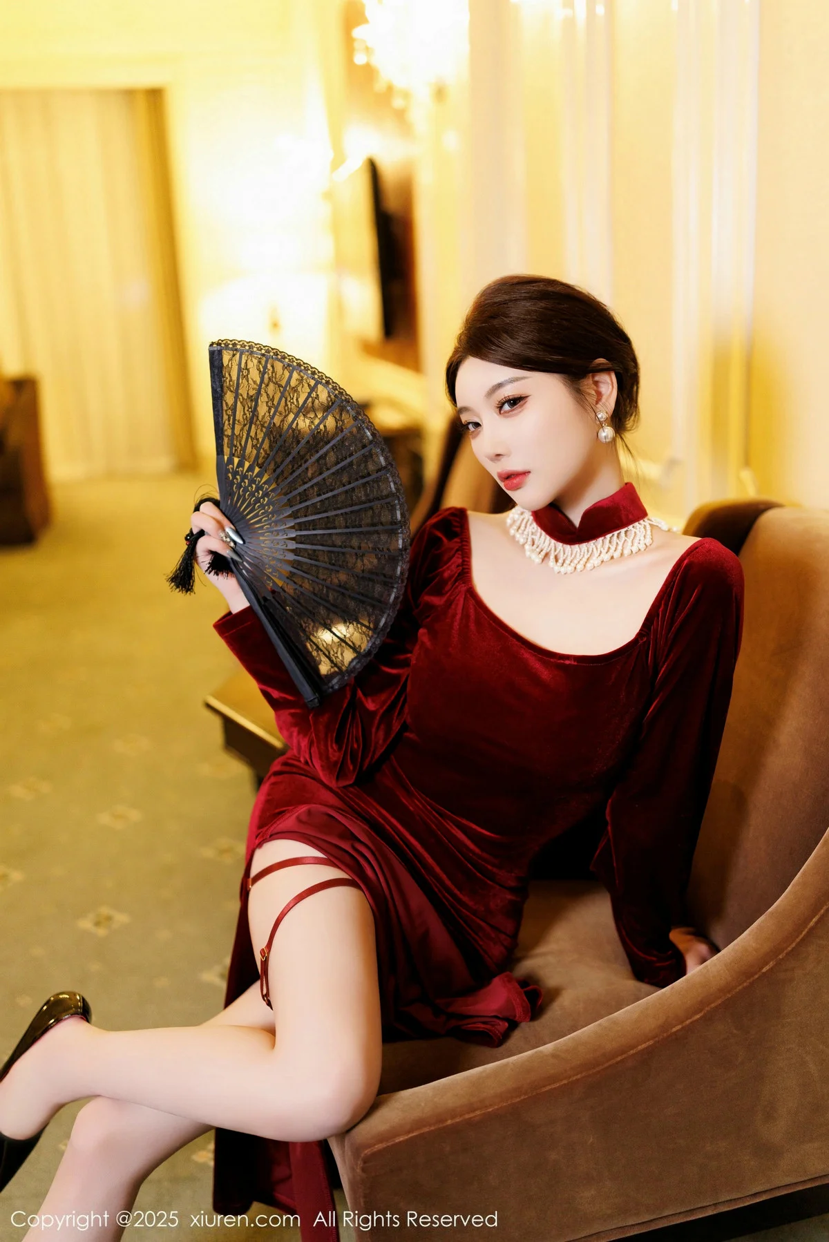 杨晨晨Yome性感深色旗袍+红色蕾丝内衣秀丰腴身材绝美写真 第 50 张