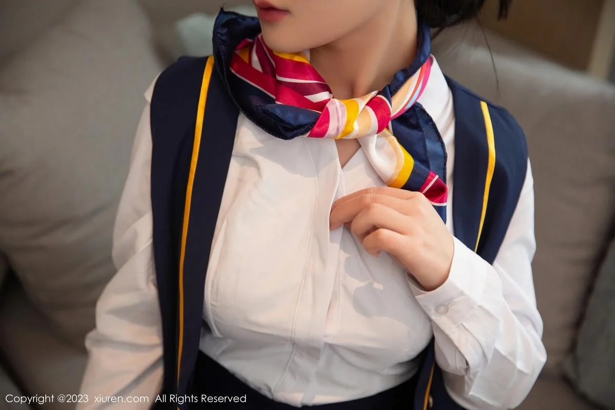 谭小灵性感空姐制服露暖灰色蕾丝内衣秀惹火身材绝美写真 第 9 张