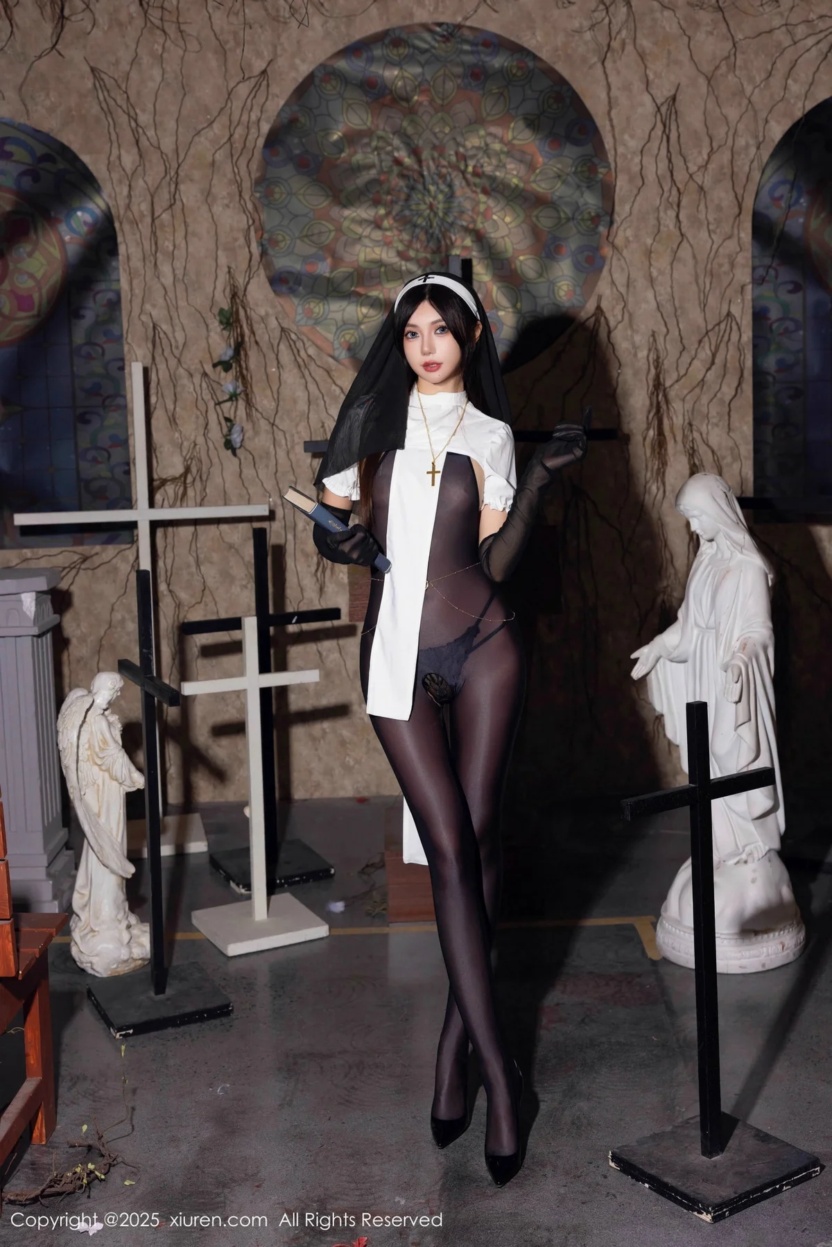 绮里嘉ula性感修女服饰配超薄连体黑丝秀完美身材绝美写真 第 1 张