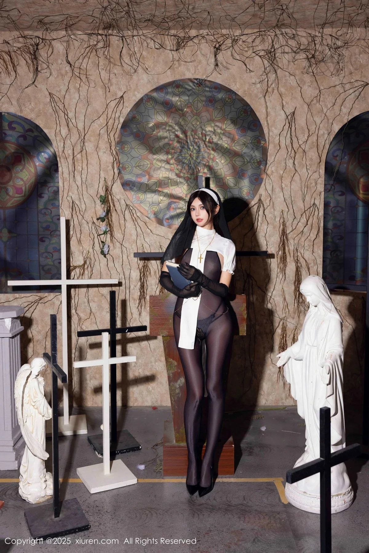 绮里嘉ula性感修女服饰配超薄连体黑丝秀完美身材绝美写真 第 20 张