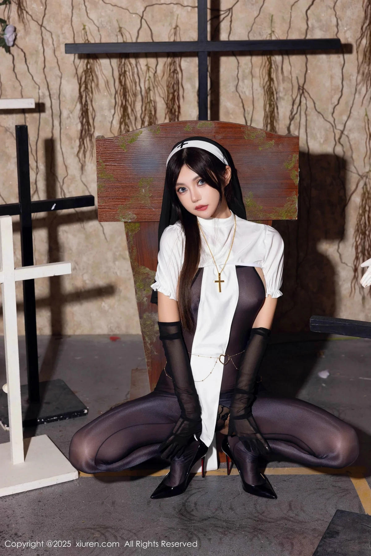 绮里嘉ula性感修女服饰配超薄连体黑丝秀完美身材绝美写真 第 29 张