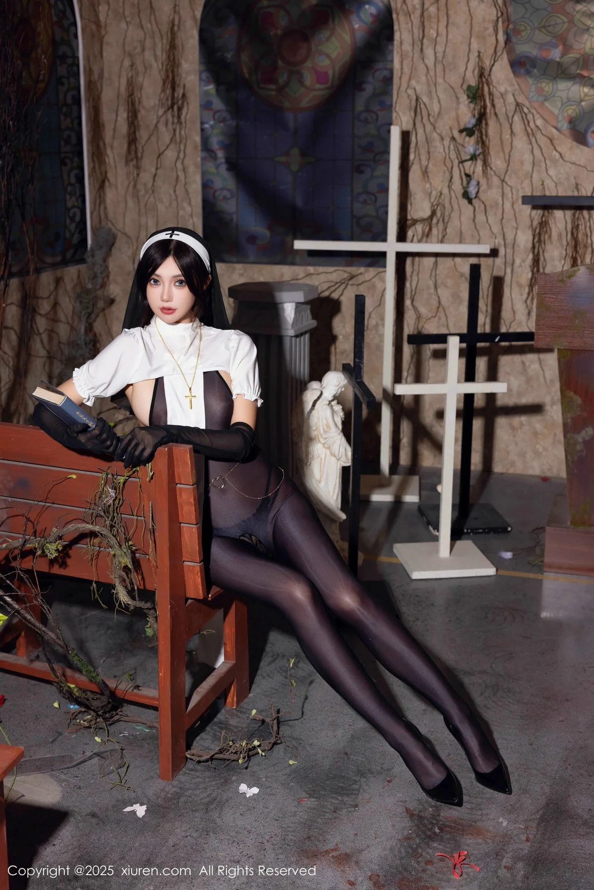 绮里嘉ula性感修女服饰配超薄连体黑丝秀完美身材绝美写真 第 8 张