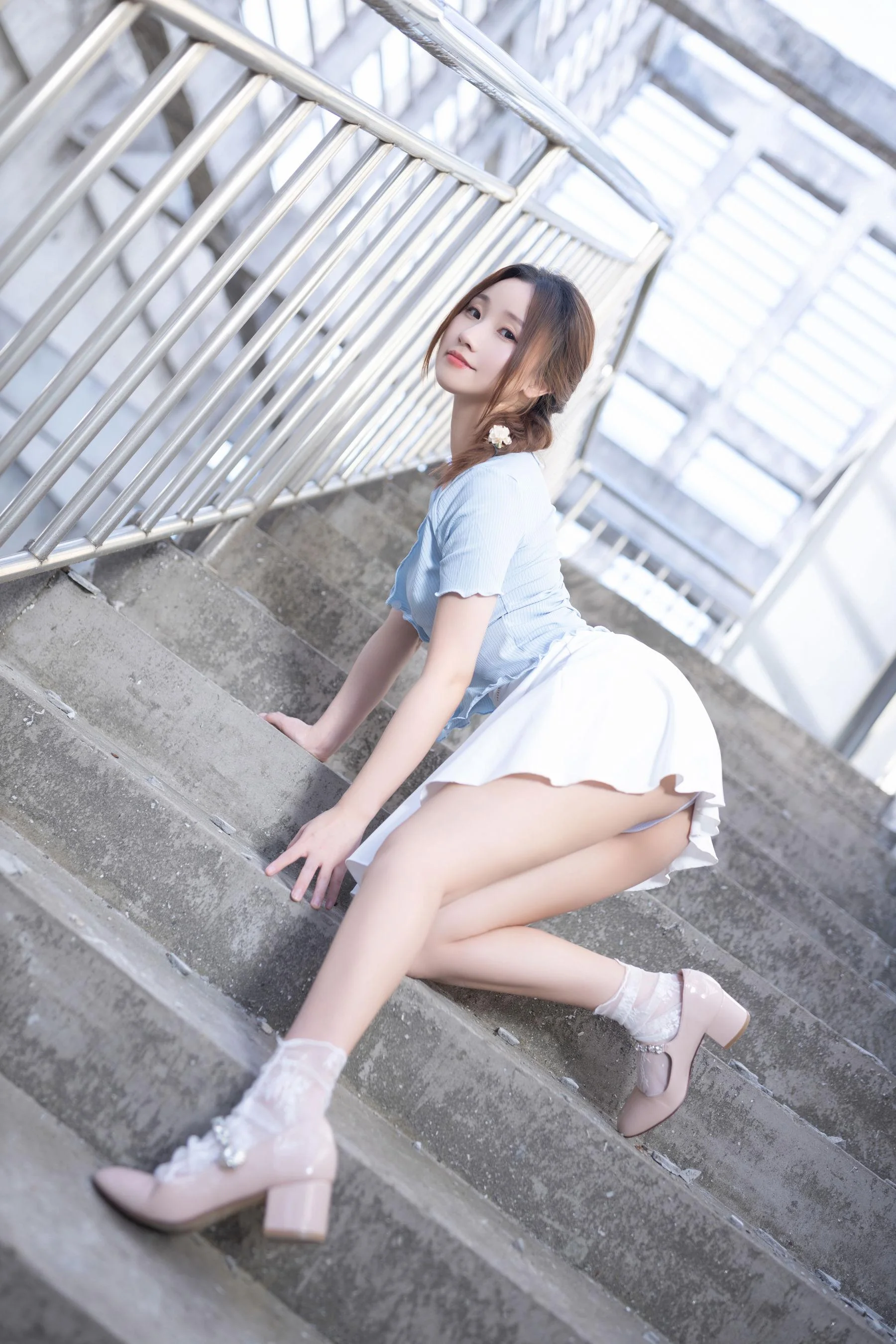 [秀人付费] 杏子 诱人私拍福利 天台 第 35 张