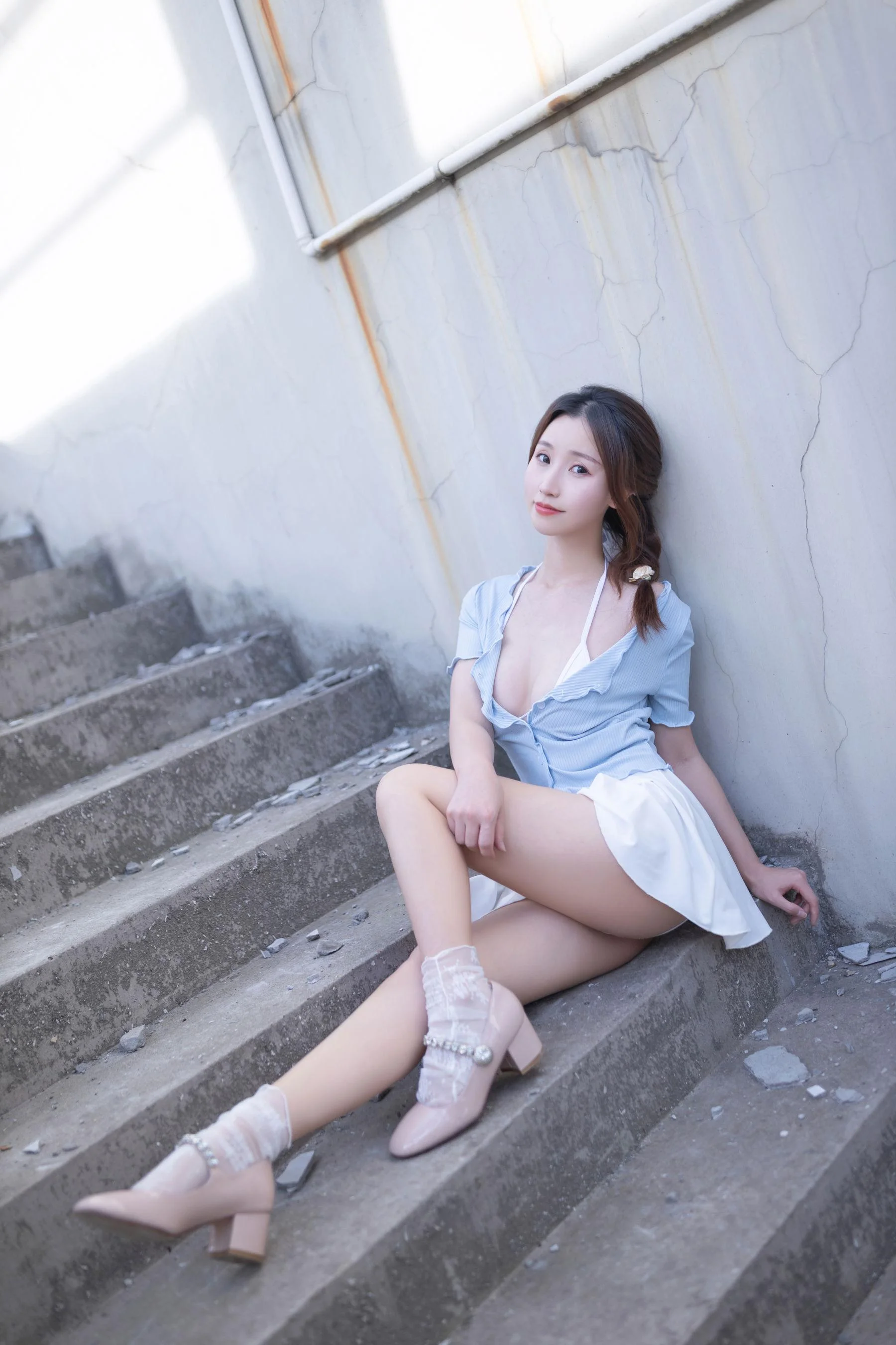 [秀人付费] 杏子 诱人私拍福利 天台 第 45 张