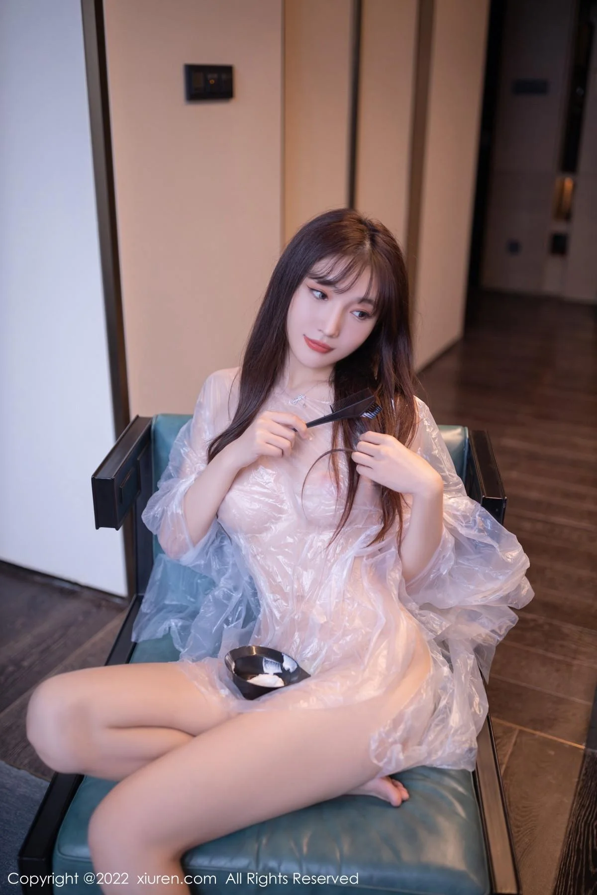 陆萱萱北京旅拍染发主题白色薄透胶衣秀火辣身材绝美写真 第 15 张