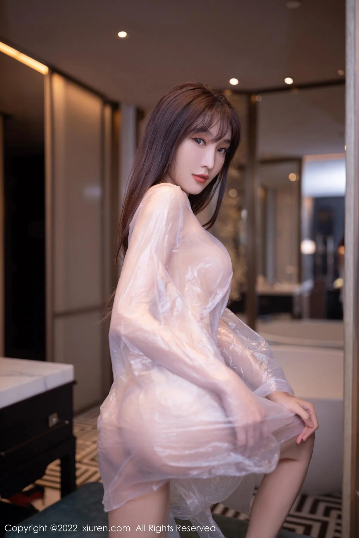 陆萱萱北京旅拍染发主题白色薄透胶衣秀火辣身材绝美写真 第 33 张
