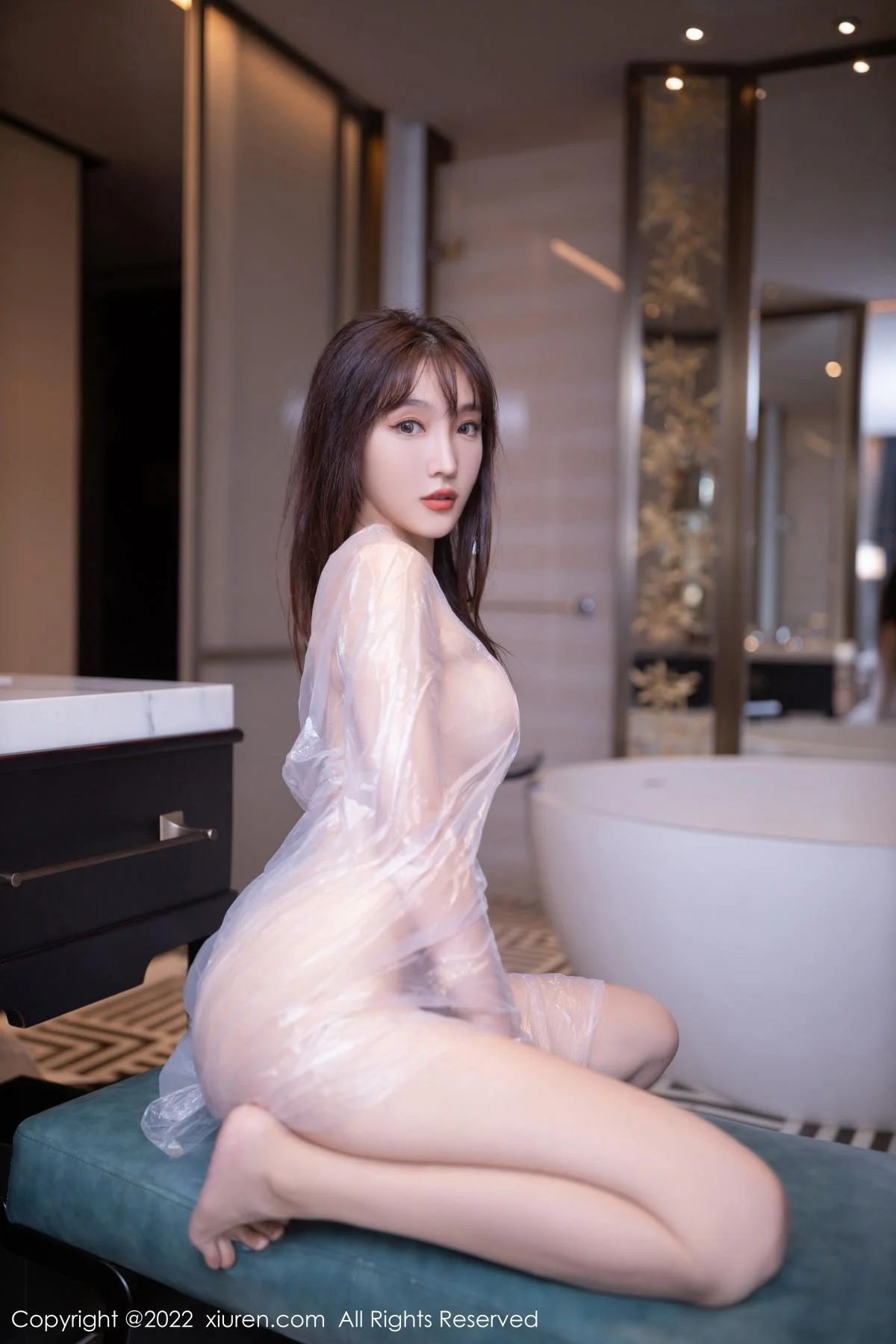陆萱萱北京旅拍染发主题白色薄透胶衣秀火辣身材绝美写真 第 39 张