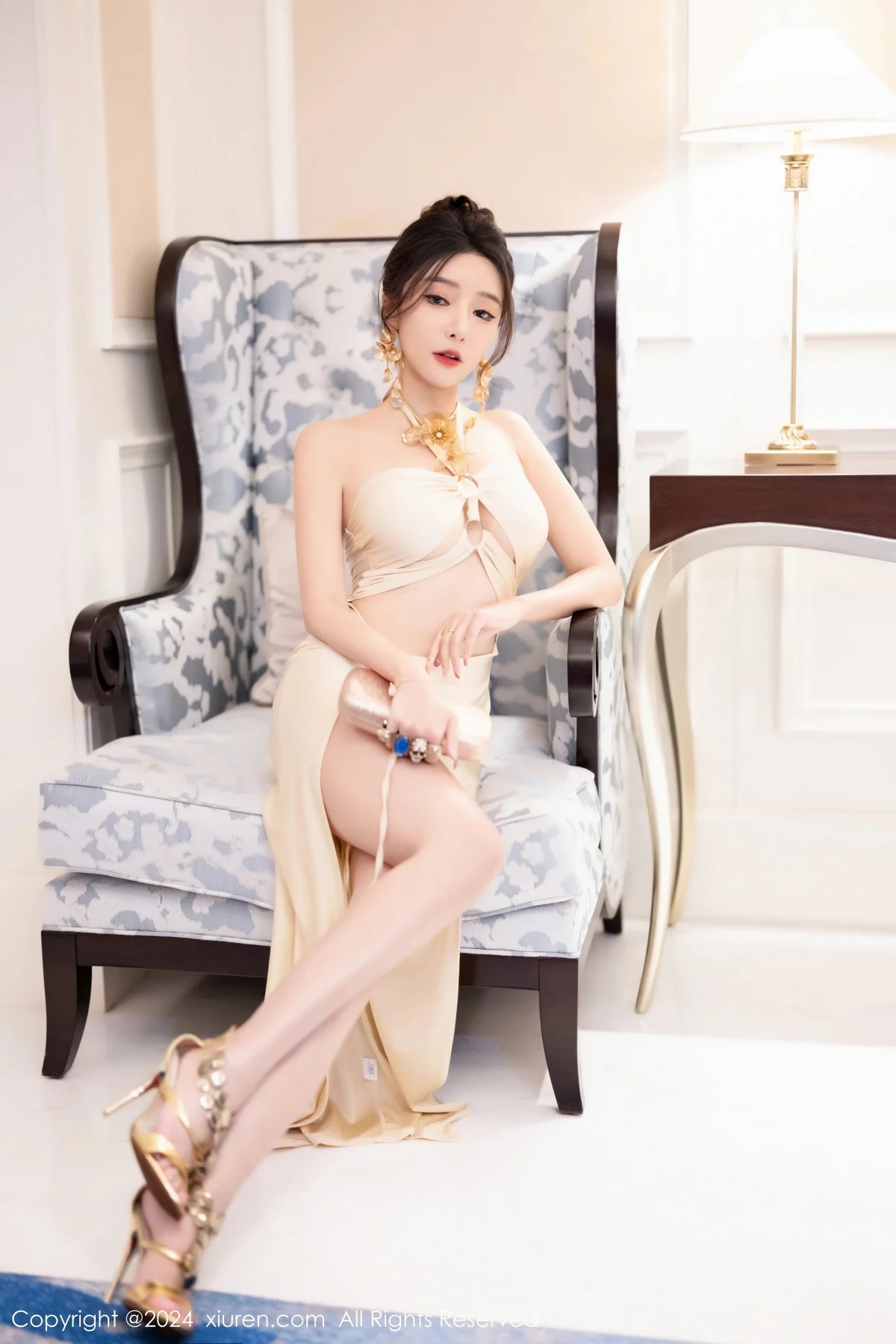 王馨瑶yanni淡黄露肩礼裙+灰色轻透情趣睡裙完美绝美写真 第 10 张