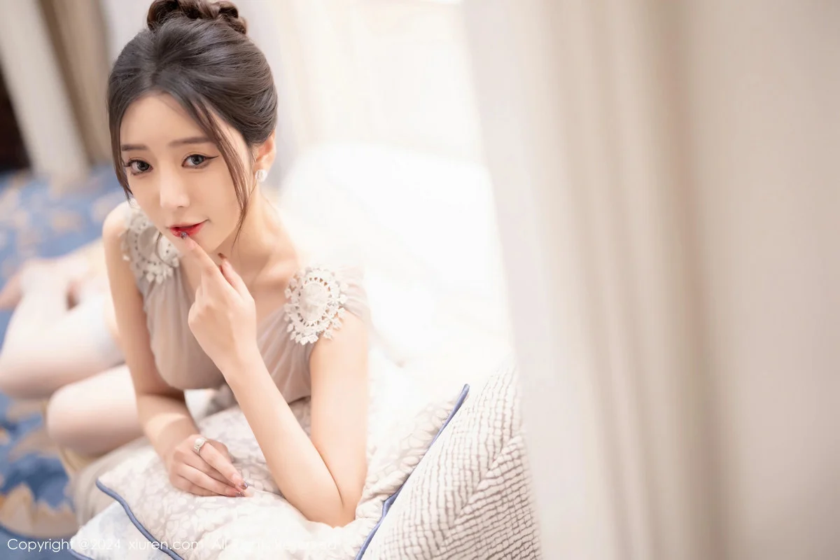 王馨瑶yanni淡黄露肩礼裙+灰色轻透情趣睡裙完美绝美写真 第 56 张