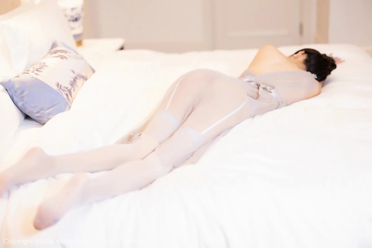 王馨瑶yanni淡黄露肩礼裙+灰色轻透情趣睡裙完美绝美写真 第 76 张