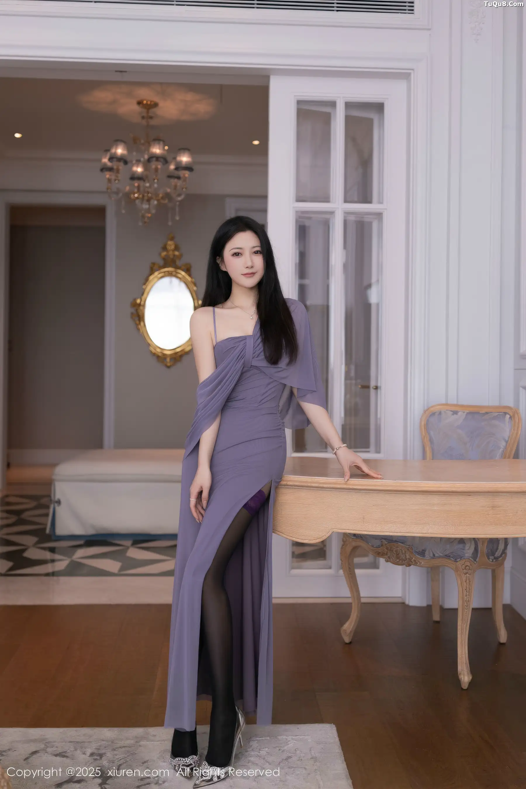 鱼子酱Fish性感紫色连衣裙配紫丝吊袜秀曼妙身姿绝美写真 第 2 张