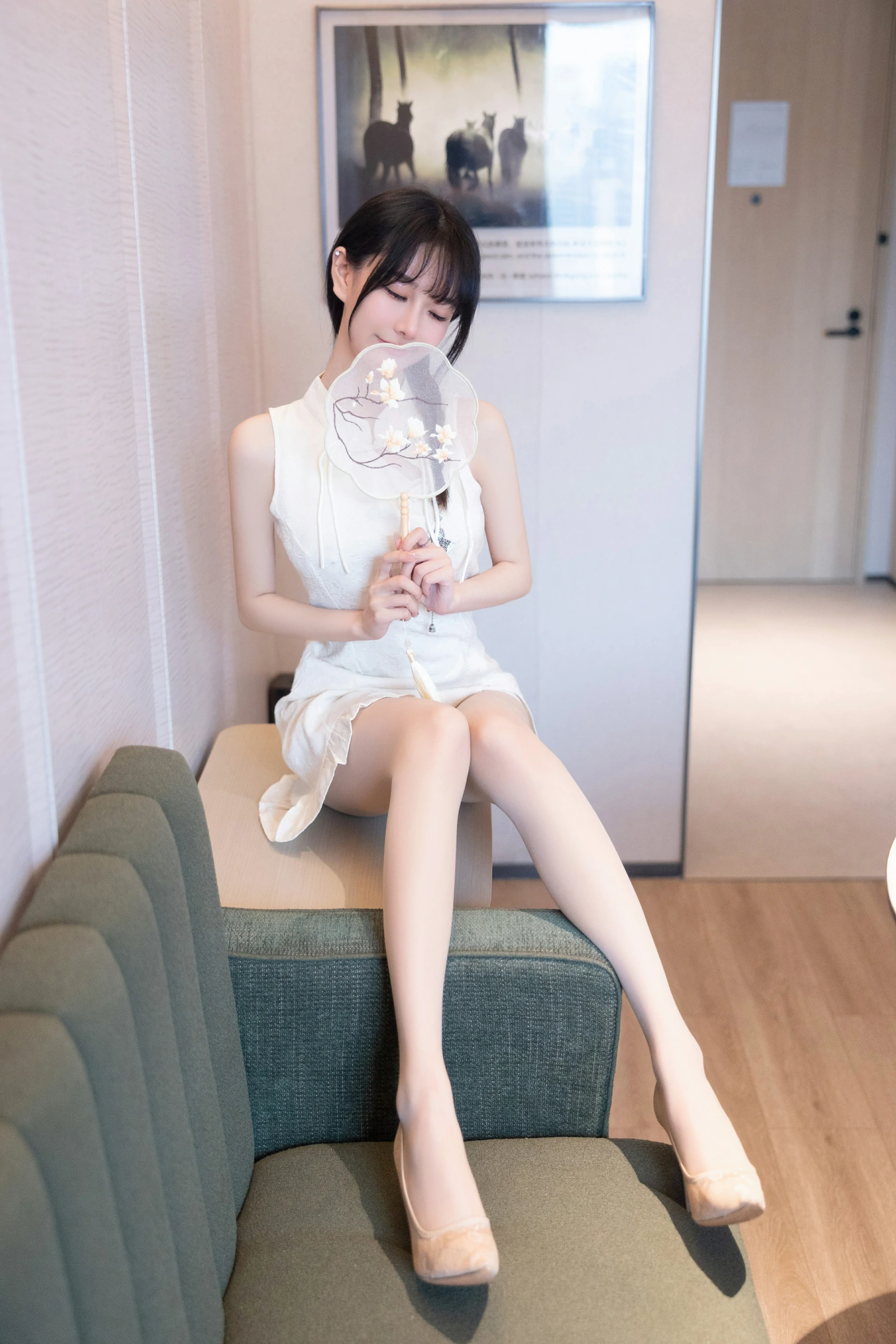 [秀人付费] 谢小蒽 诱人私拍福利 白色旗袍 第 33 张