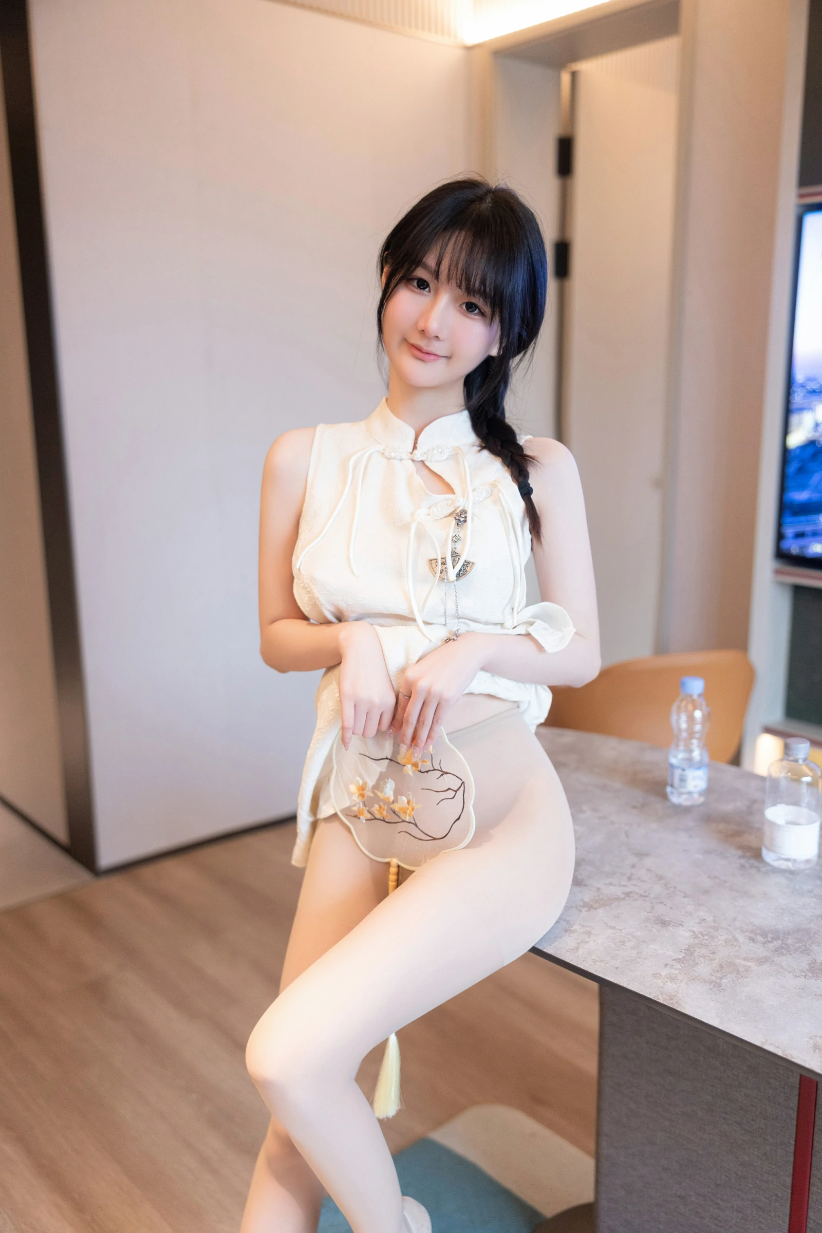 [秀人付费] 谢小蒽 诱人私拍福利 白色旗袍 第 64 张