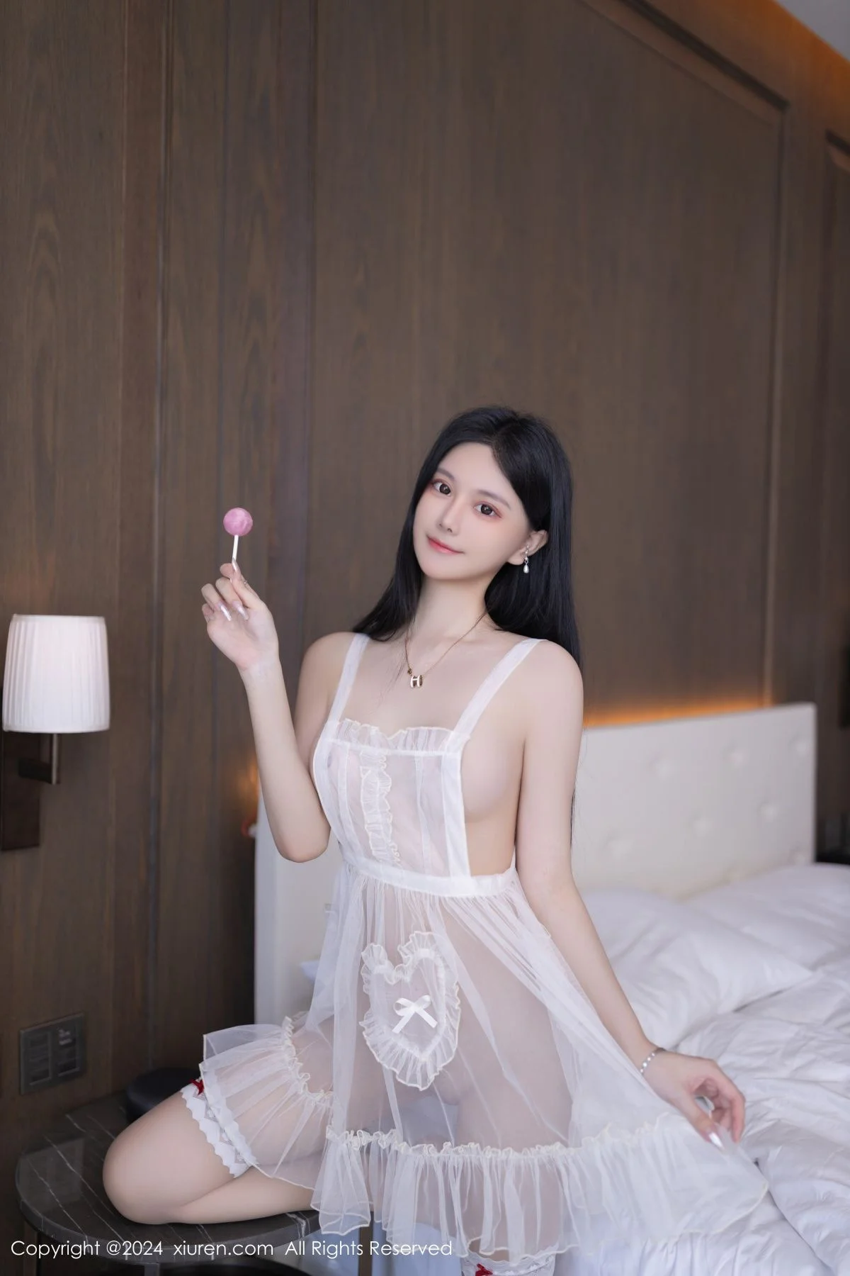 幼幼私房性感白色轻透连衣短裙配白丝袜秀完美身材绝美写真 第 35 张