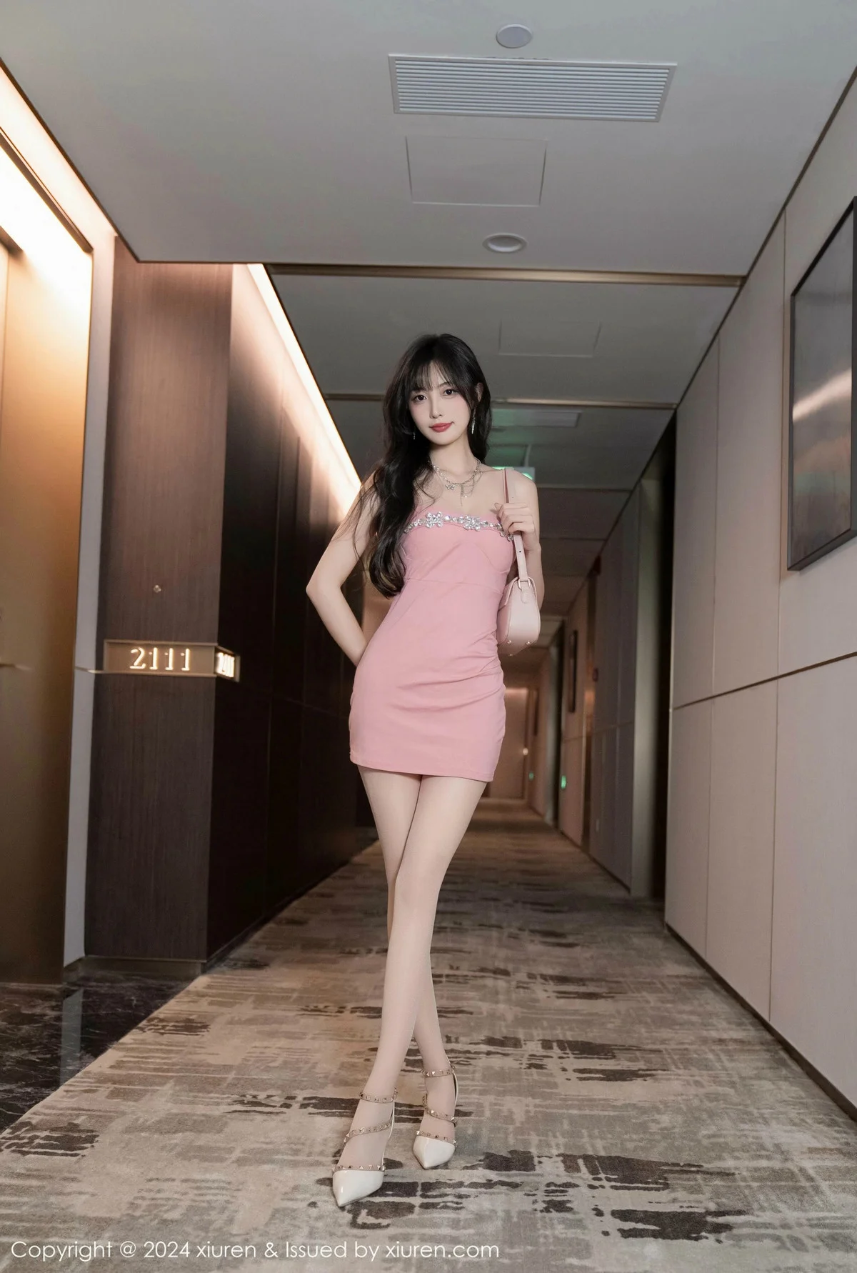 林星阑性感粉色吊带裙+兔子装情趣内衣秀曼妙身姿绝美写真 第 14 张
