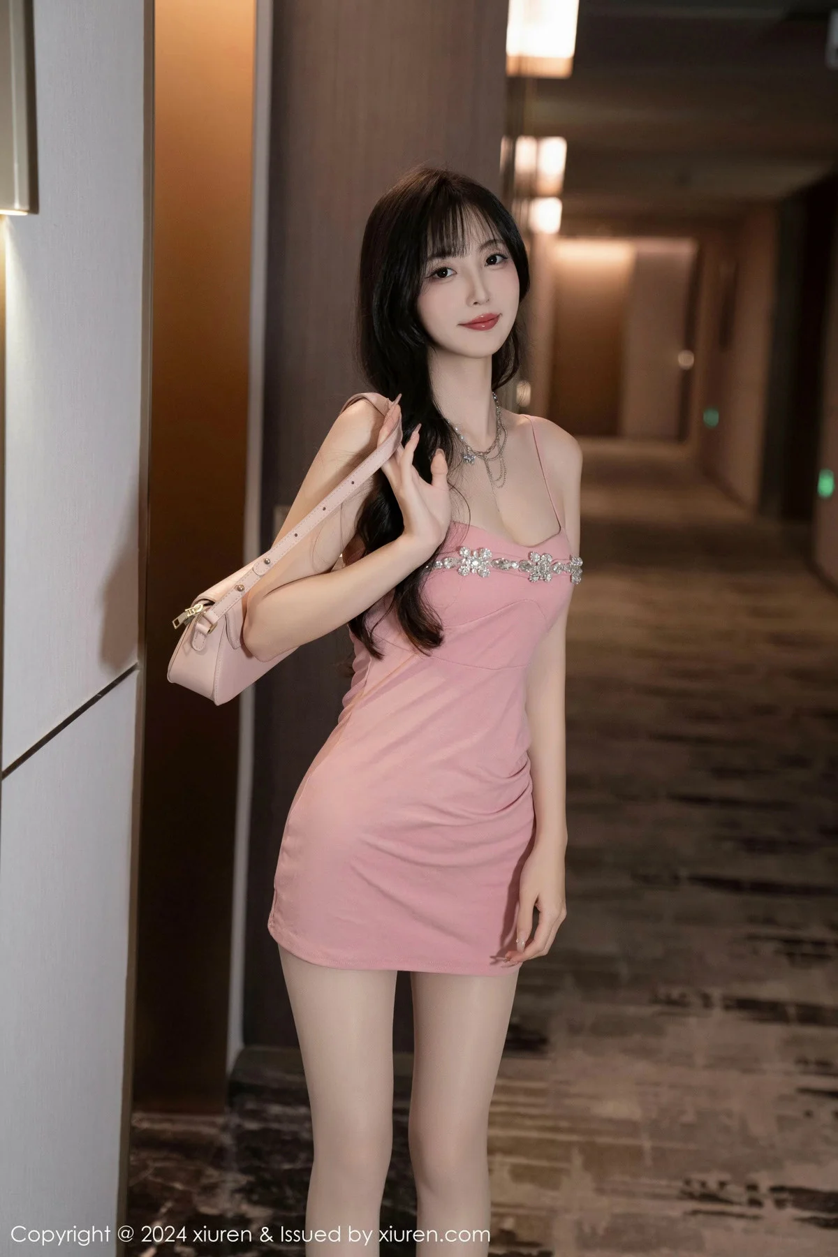 林星阑性感粉色吊带裙+兔子装情趣内衣秀曼妙身姿绝美写真 第 42 张
