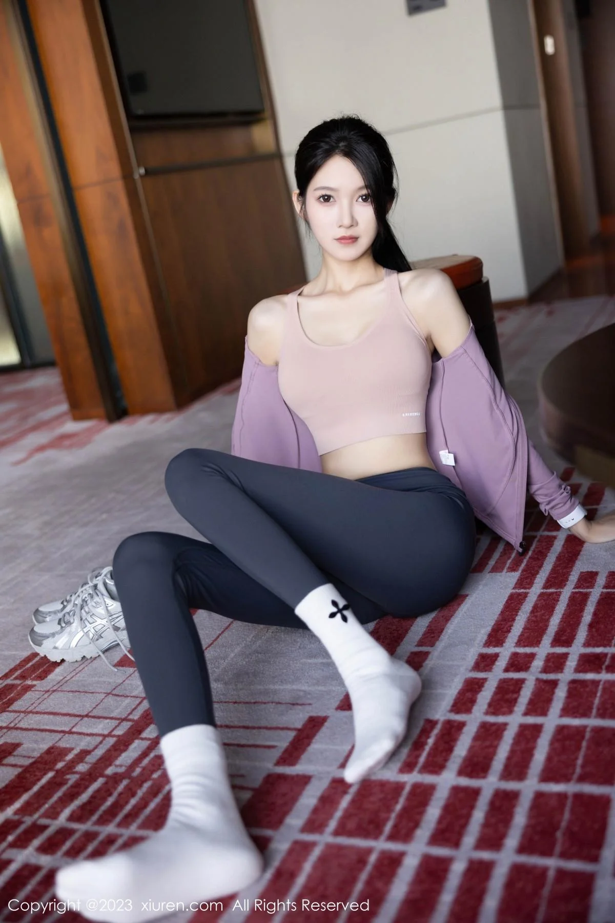 程程程健身房紫灰色上衣配灰色运动裤秀曼妙身姿绝美写真 第 29 张