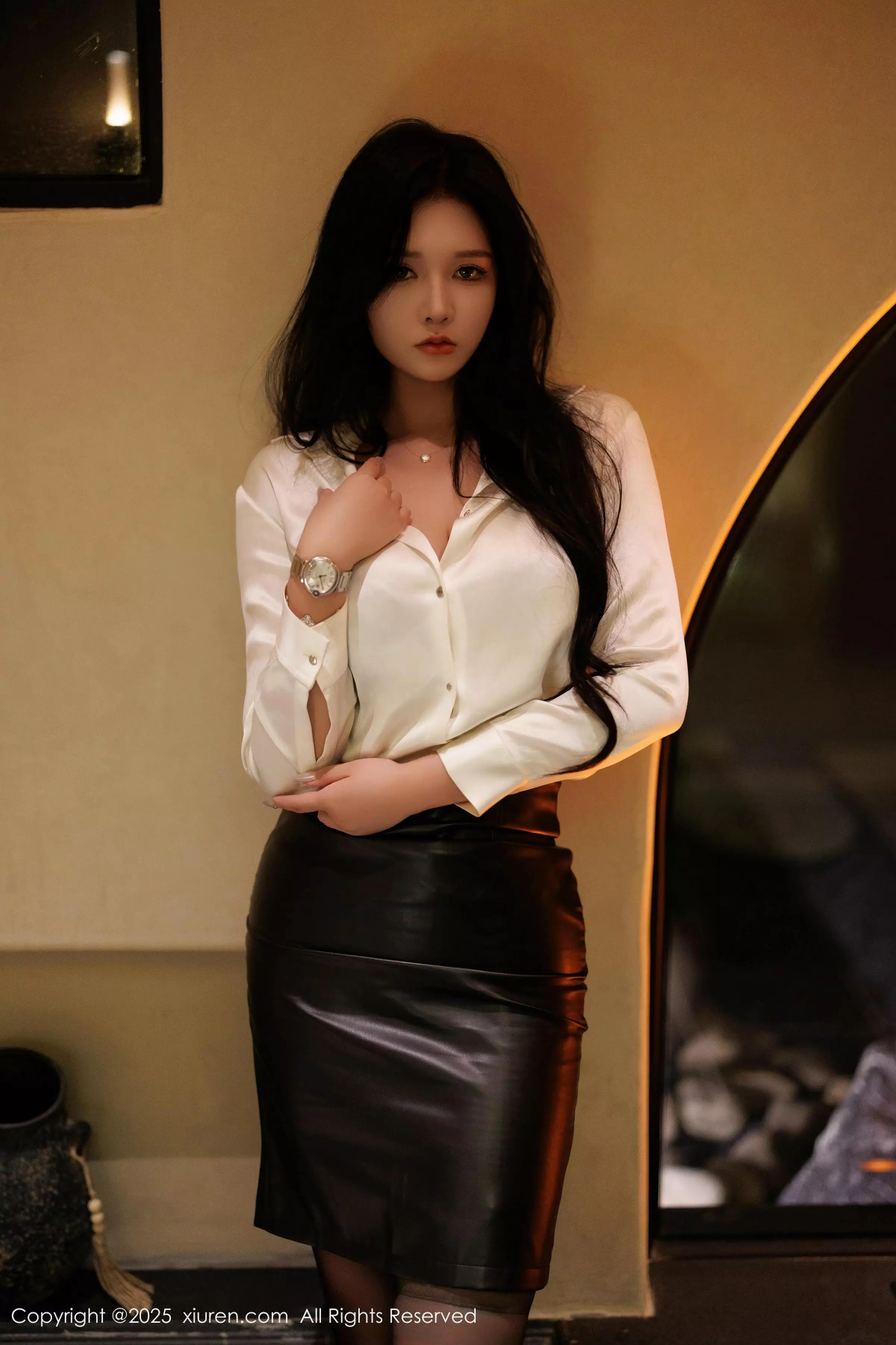 娜比性感白色衬衫配黑短裙露魅惑黑丝秀凹凸身材绝美写真 第 33 张