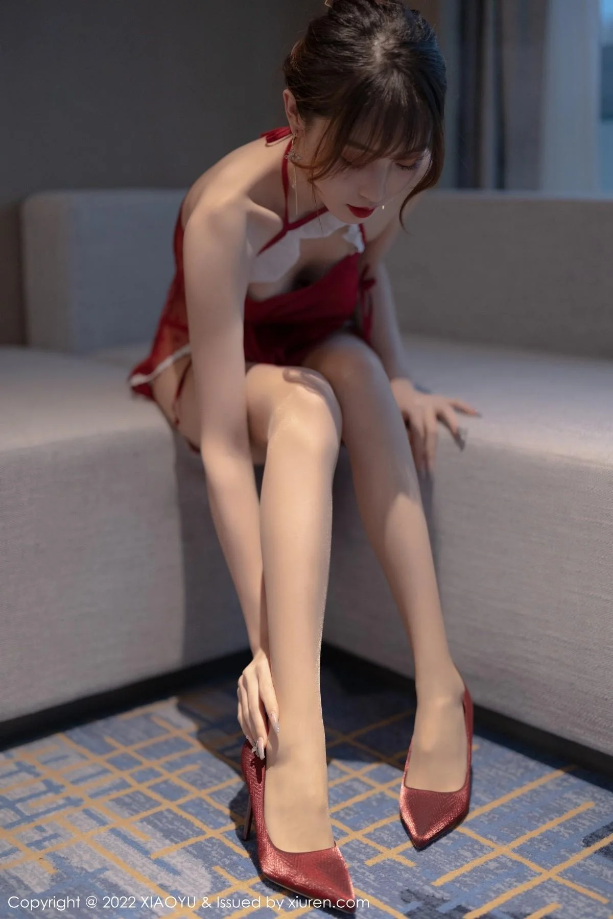 林星阑性感红色露肩服饰配无内肉丝秀完美身材绝美写真 第 41 张