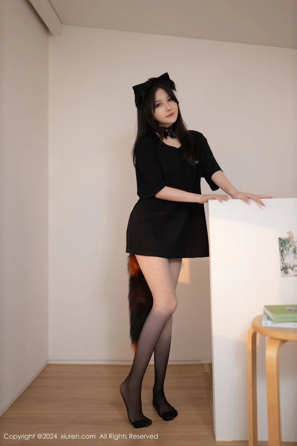 鱼子酱Fish性感狐狸装扮露超薄黑丝秀曼妙身姿撩人绝美写真 第 1 张