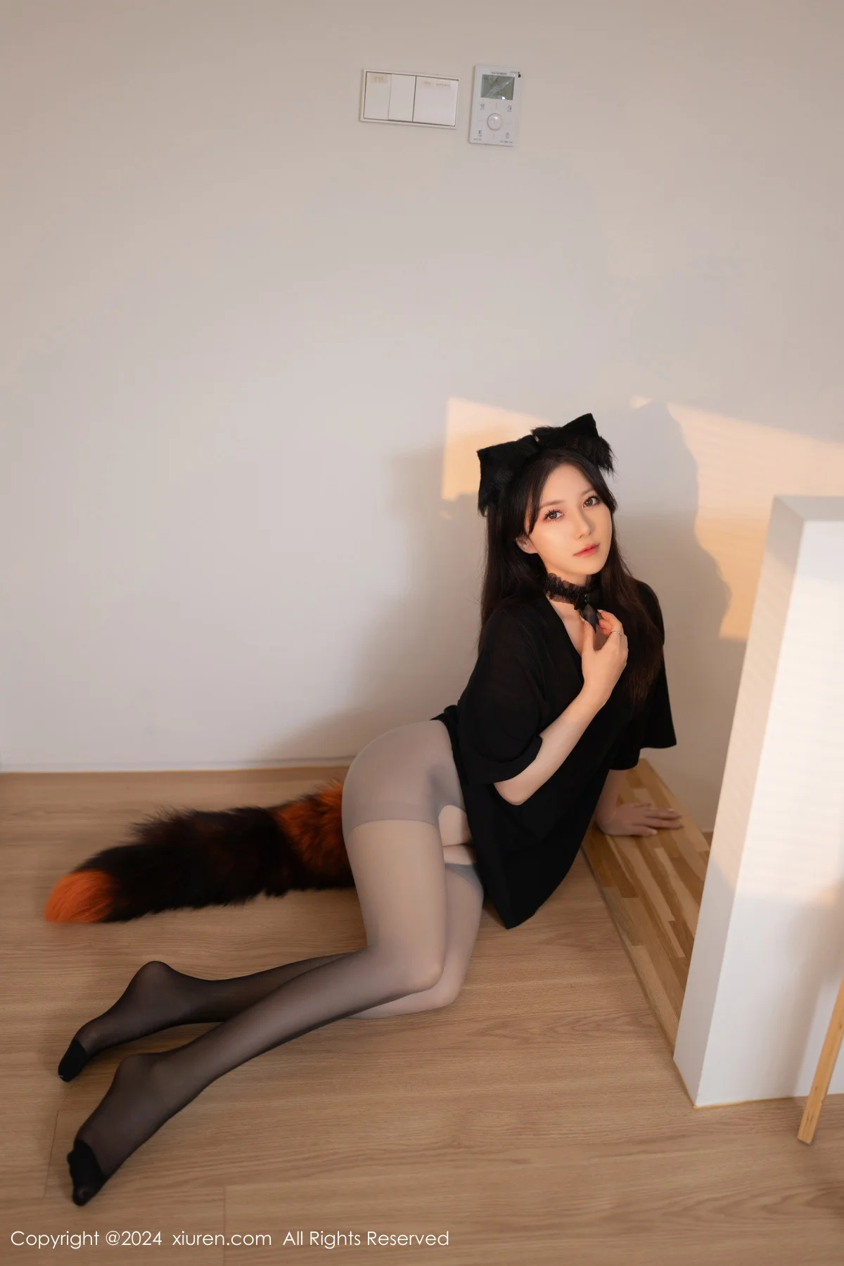 鱼子酱Fish性感狐狸装扮露超薄黑丝秀曼妙身姿撩人绝美写真 第 3 张