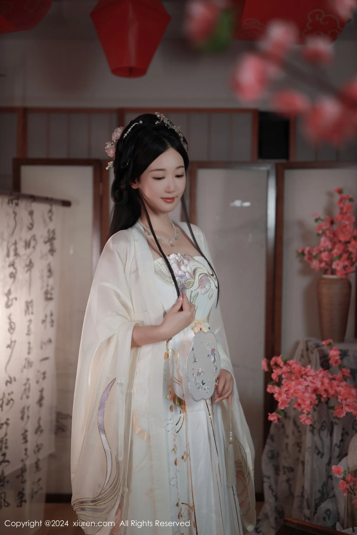 唐安琪性感浅色古装服饰配超薄无内肉丝秀曼妙身姿绝美写真 第 13 张