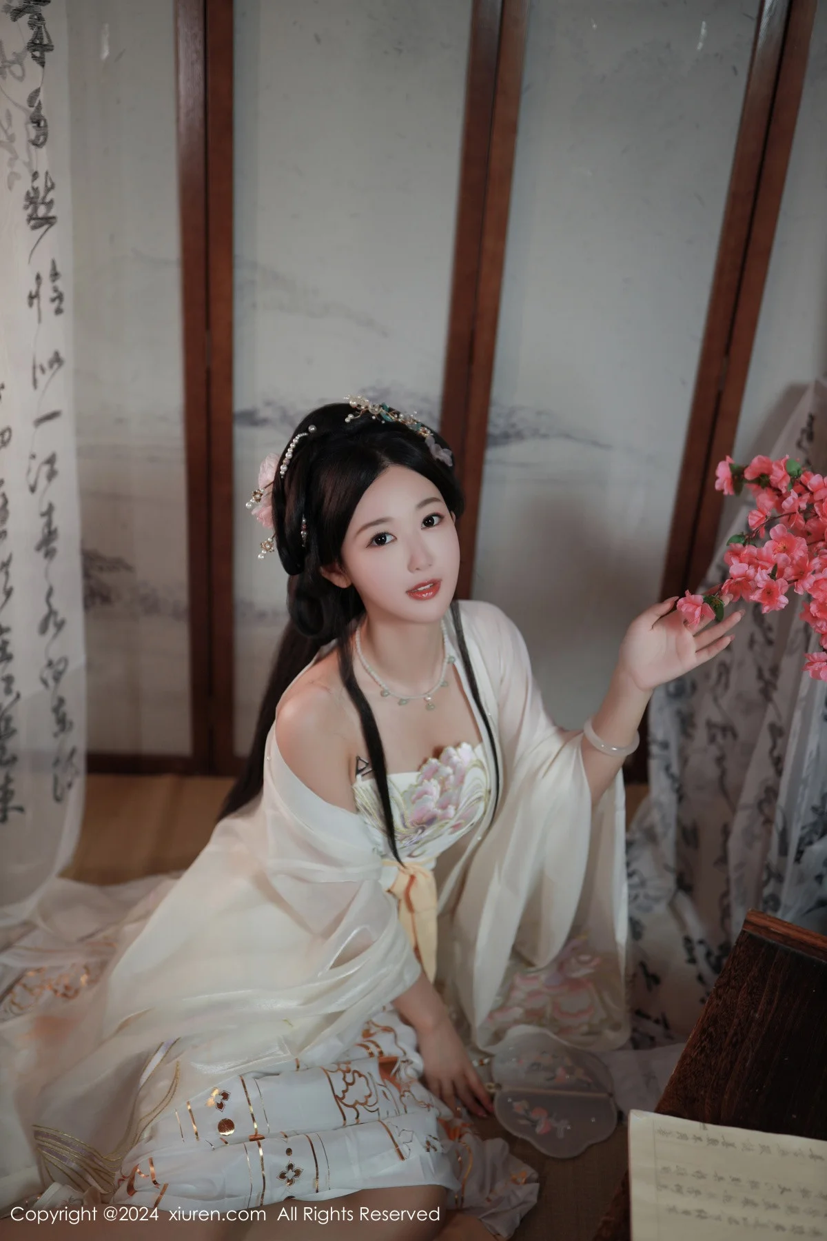 唐安琪性感浅色古装服饰配超薄无内肉丝秀曼妙身姿绝美写真 第 16 张