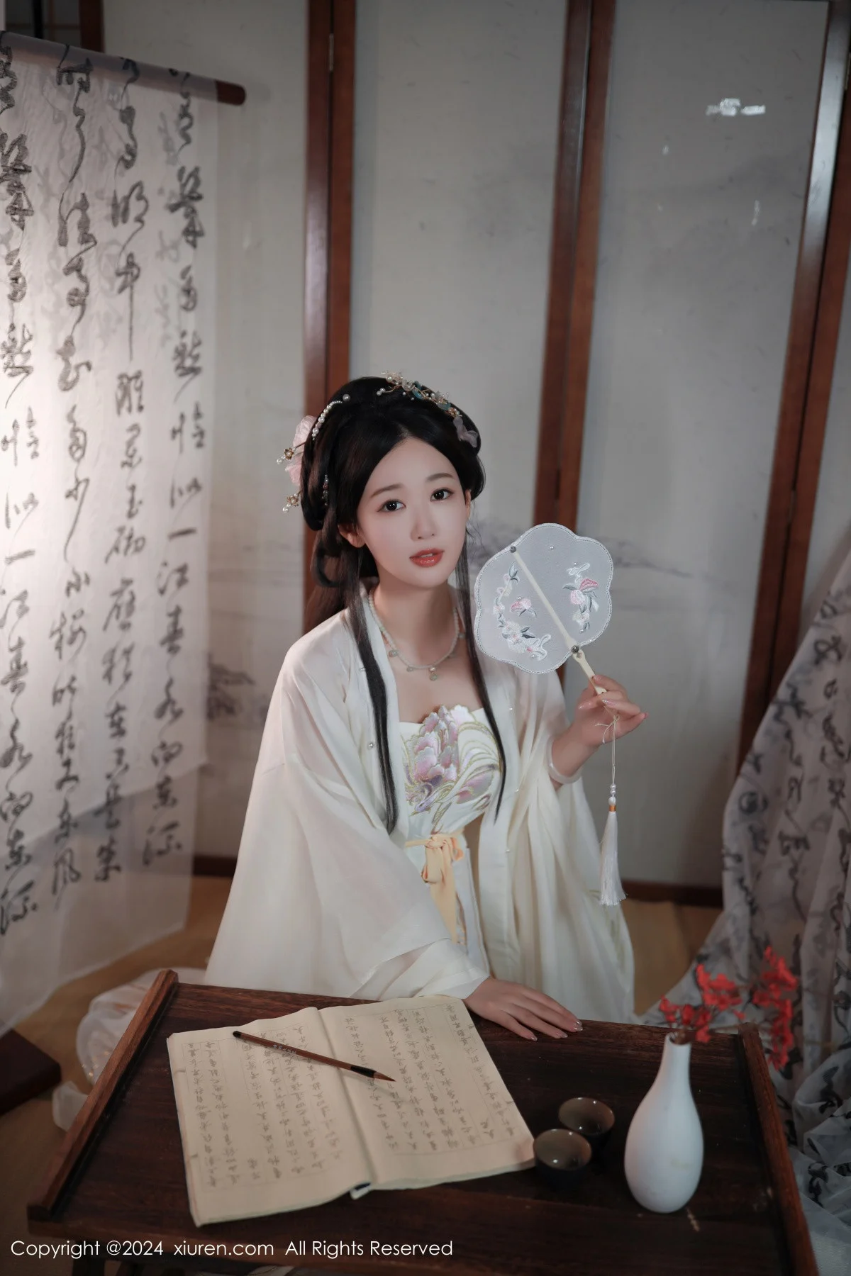 唐安琪性感浅色古装服饰配超薄无内肉丝秀曼妙身姿绝美写真 第 4 张