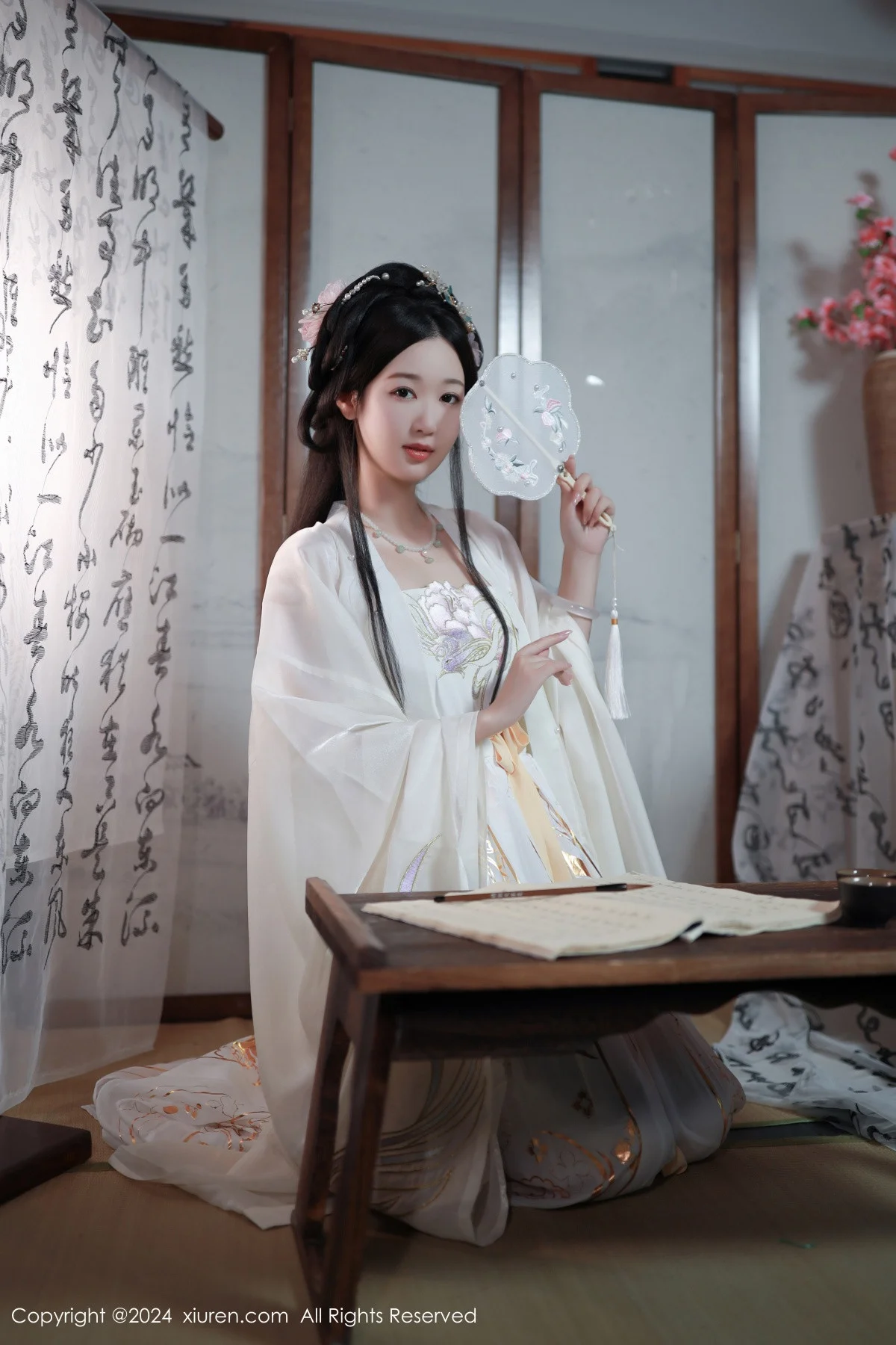 唐安琪性感浅色古装服饰配超薄无内肉丝秀曼妙身姿绝美写真 第 5 张