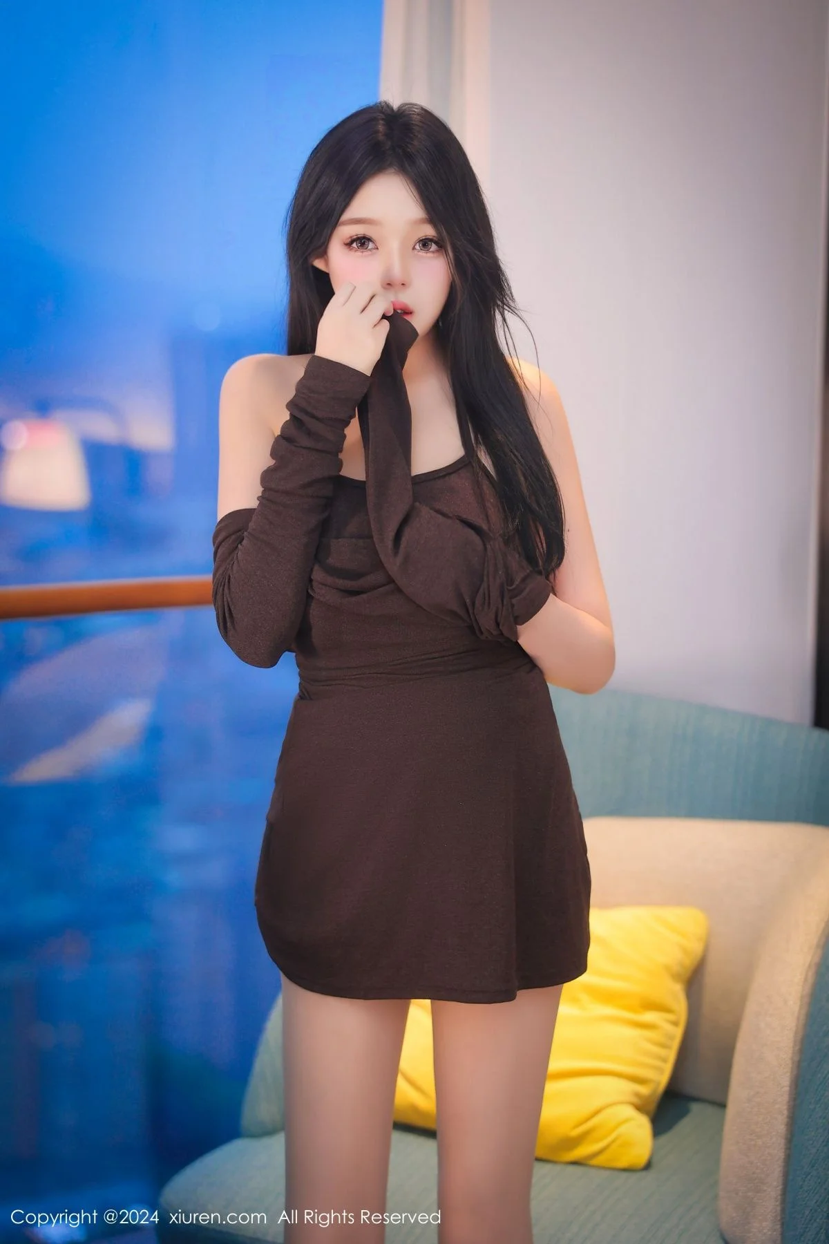 柚柚小奶瓶浴室场景深色连衣裙配超薄灰丝秀凹凸身材绝美写真 第 19 张