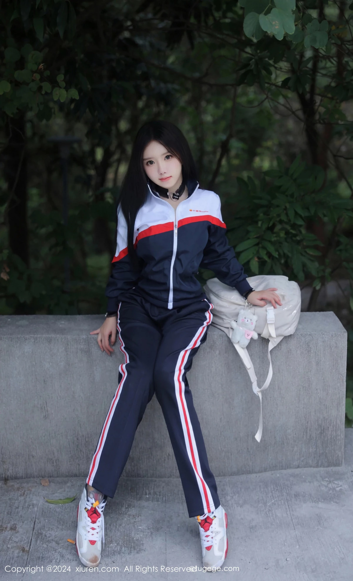 小薯条nienie户外性感学生运动装露超薄肉丝撩人绝美写真 第 10 张