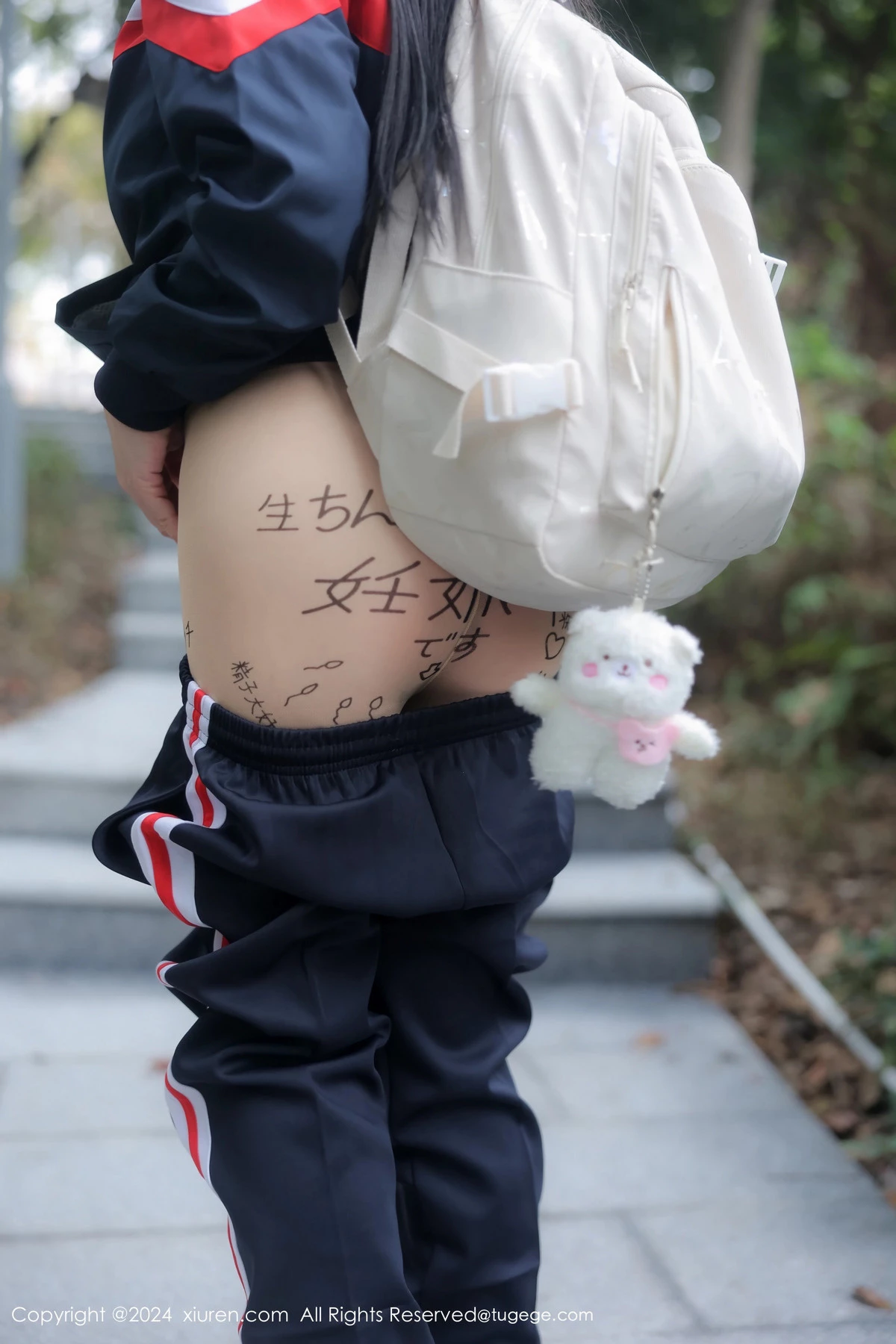 小薯条nienie户外性感学生运动装露超薄肉丝撩人绝美写真 第 11 张