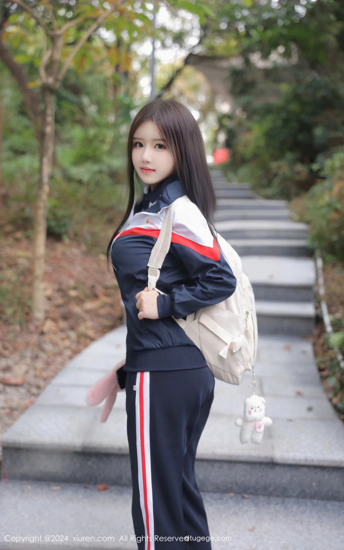 小薯条nienie户外性感学生运动装露超薄肉丝撩人绝美写真 第 12 张