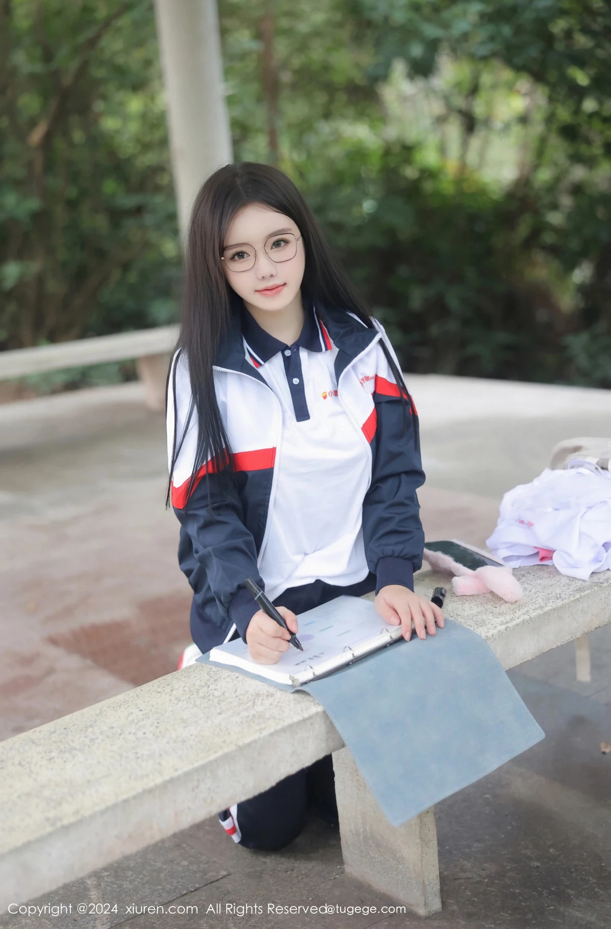 小薯条nienie户外性感学生运动装露超薄肉丝撩人绝美写真 第 16 张