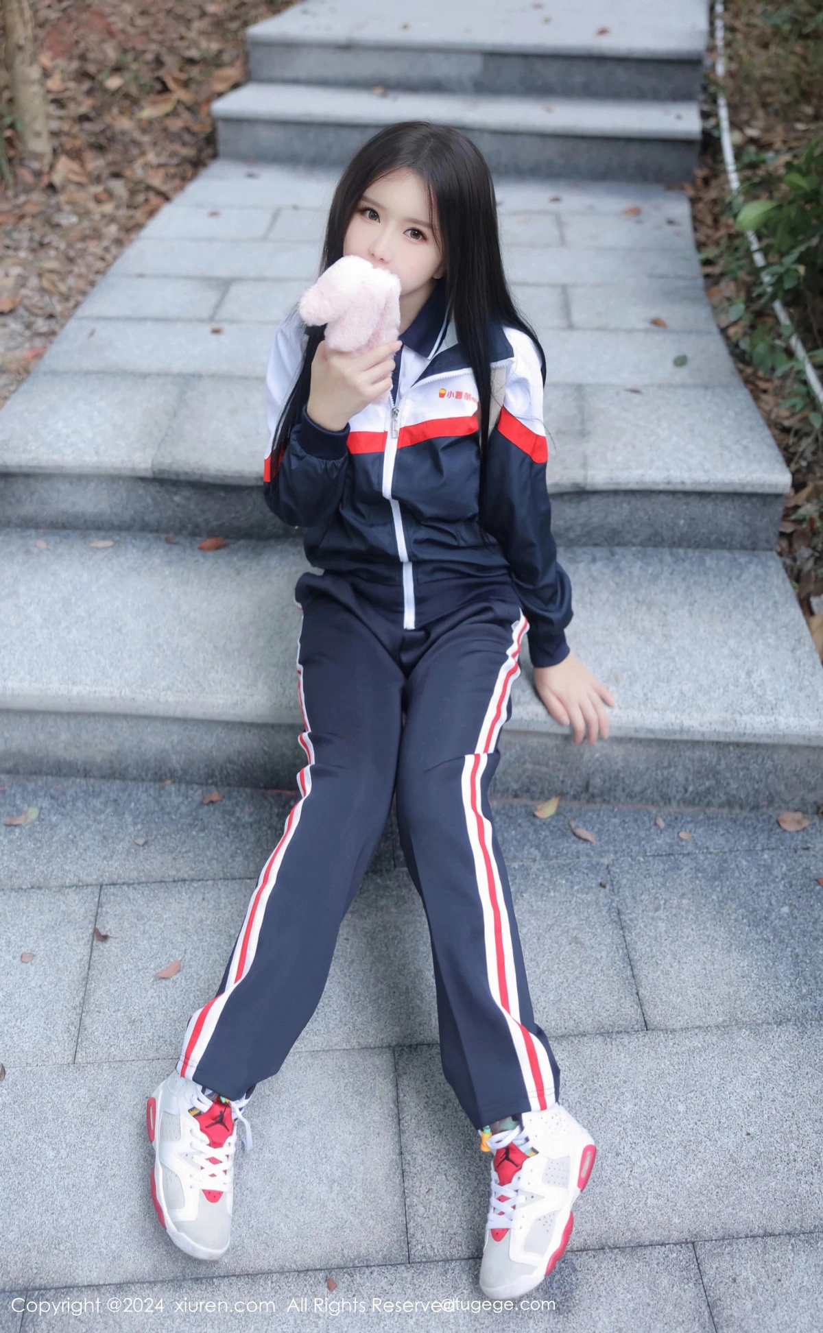 小薯条nienie户外性感学生运动装露超薄肉丝撩人绝美写真 第 21 张