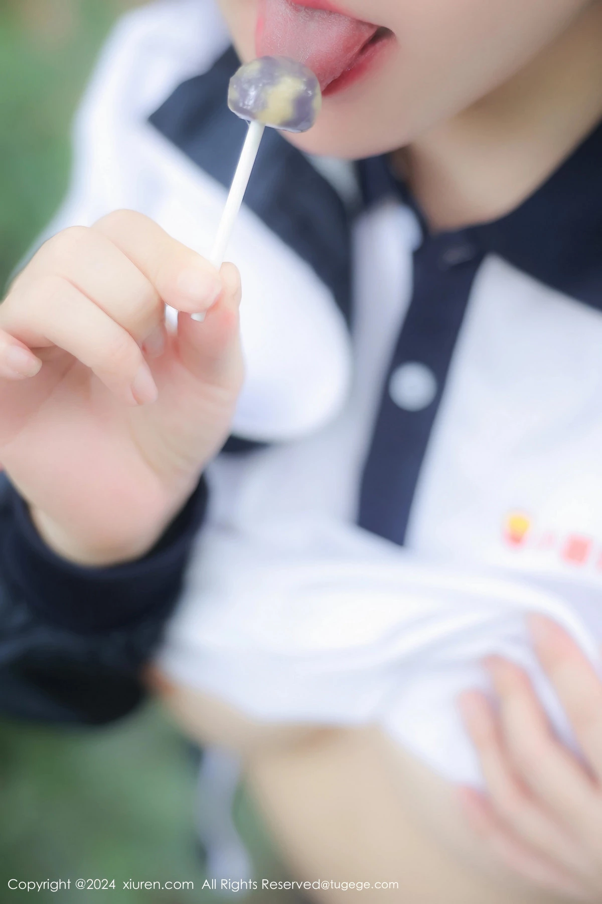 小薯条nienie户外性感学生运动装露超薄肉丝撩人绝美写真 第 29 张