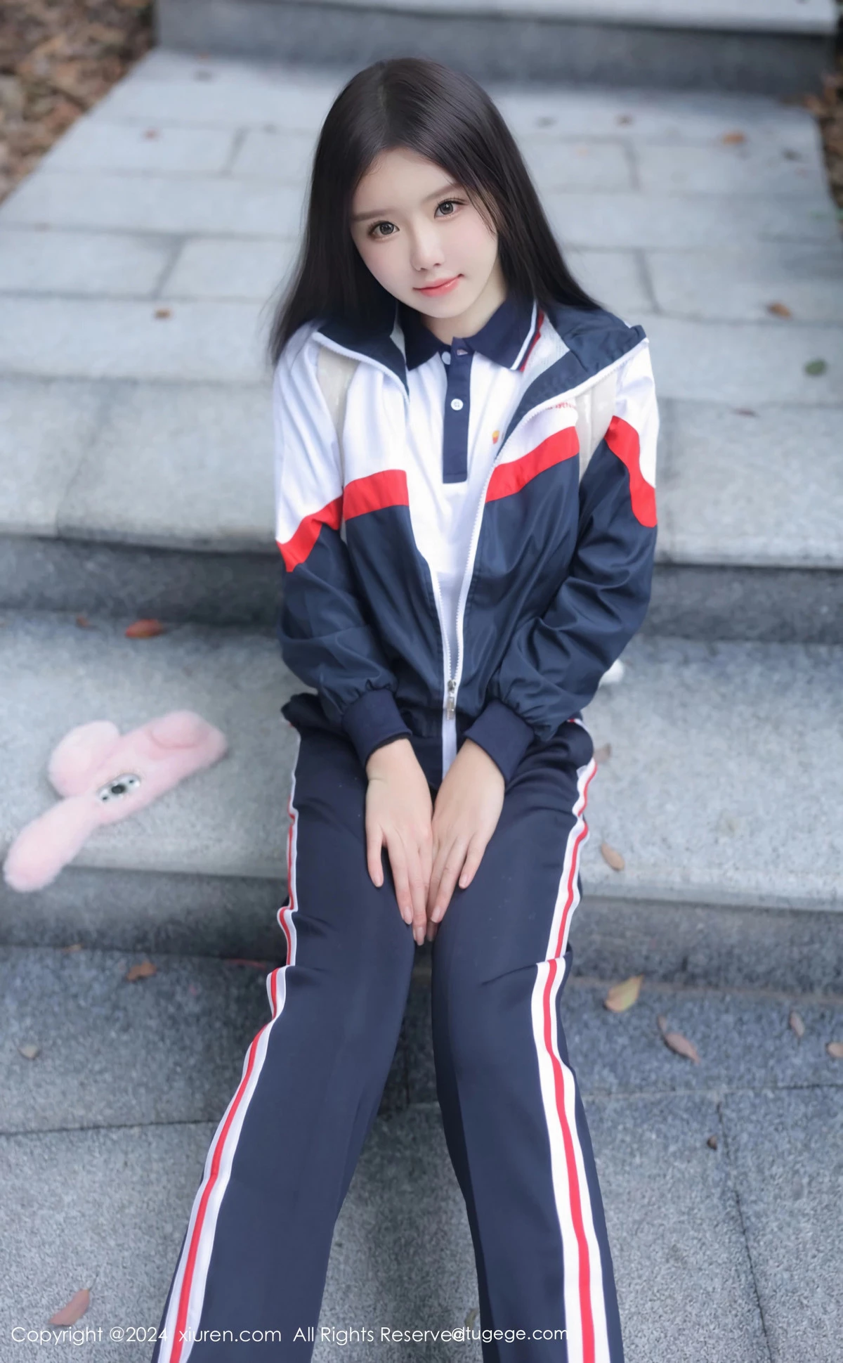 小薯条nienie户外性感学生运动装露超薄肉丝撩人绝美写真 第 3 张