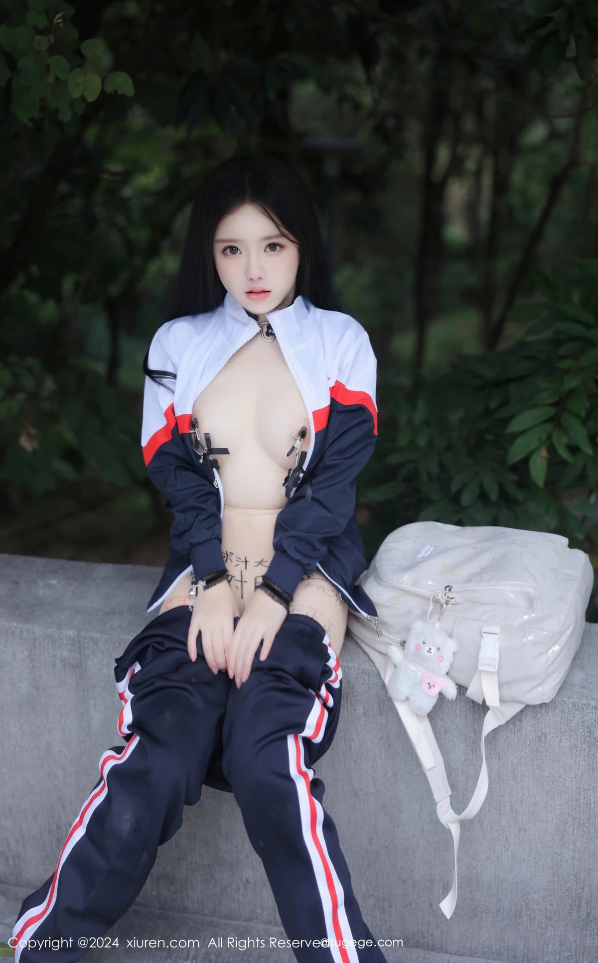 小薯条nienie户外性感学生运动装露超薄肉丝撩人绝美写真 第 39 张