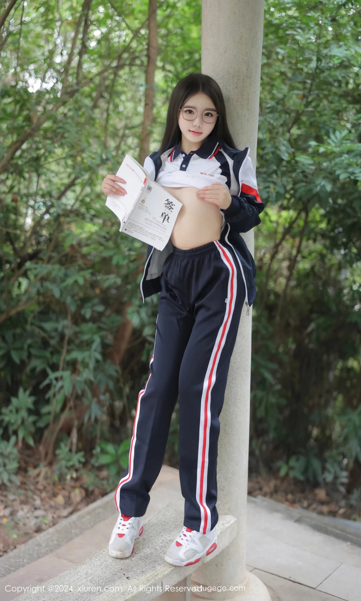 小薯条nienie户外性感学生运动装露超薄肉丝撩人绝美写真 第 41 张