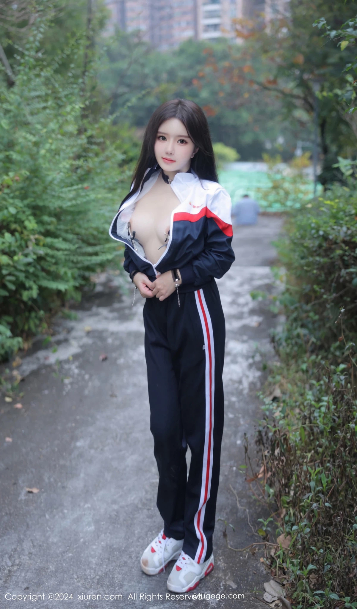 小薯条nienie户外性感学生运动装露超薄肉丝撩人绝美写真 第 47 张
