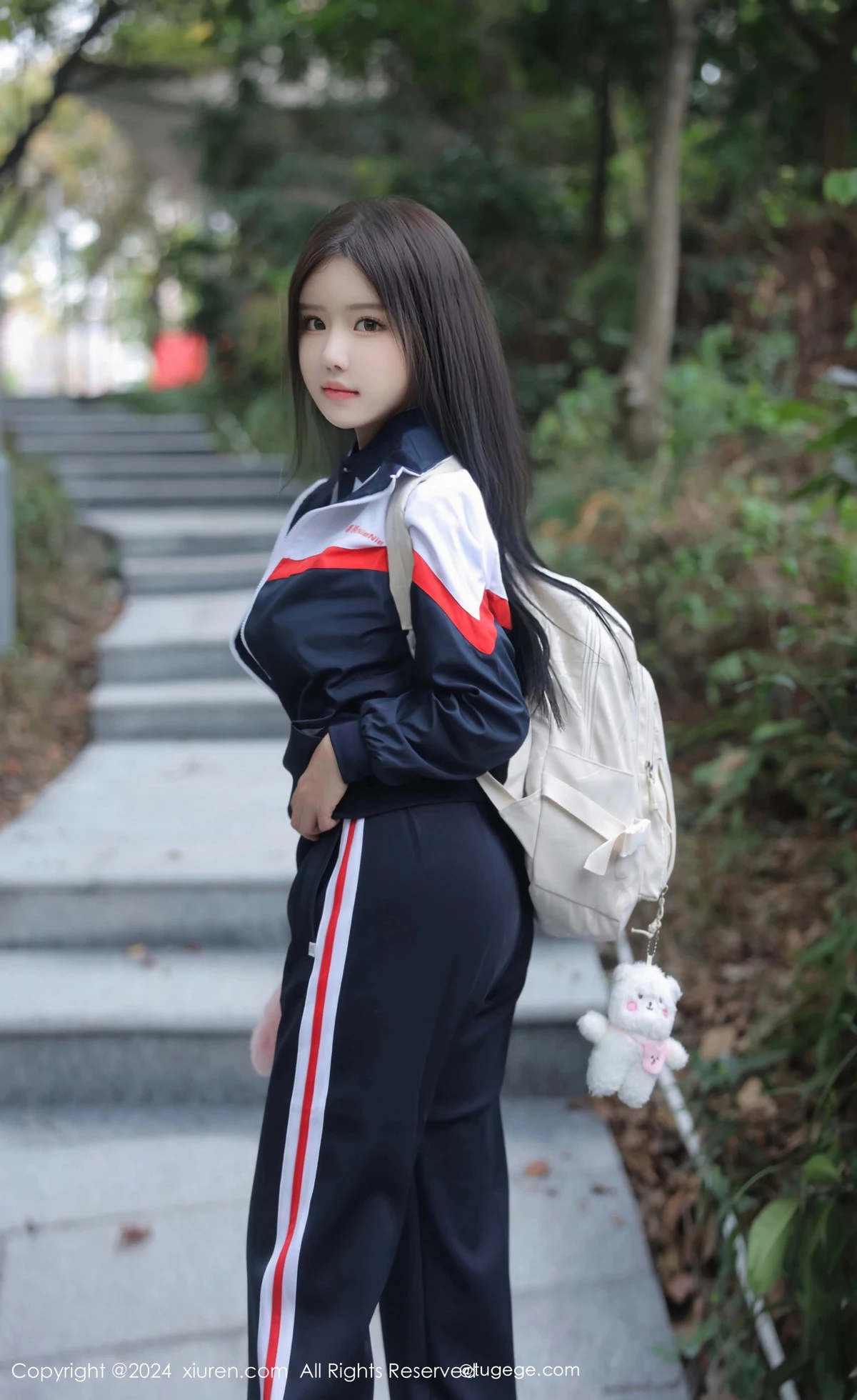 小薯条nienie户外性感学生运动装露超薄肉丝撩人绝美写真 第 5 张