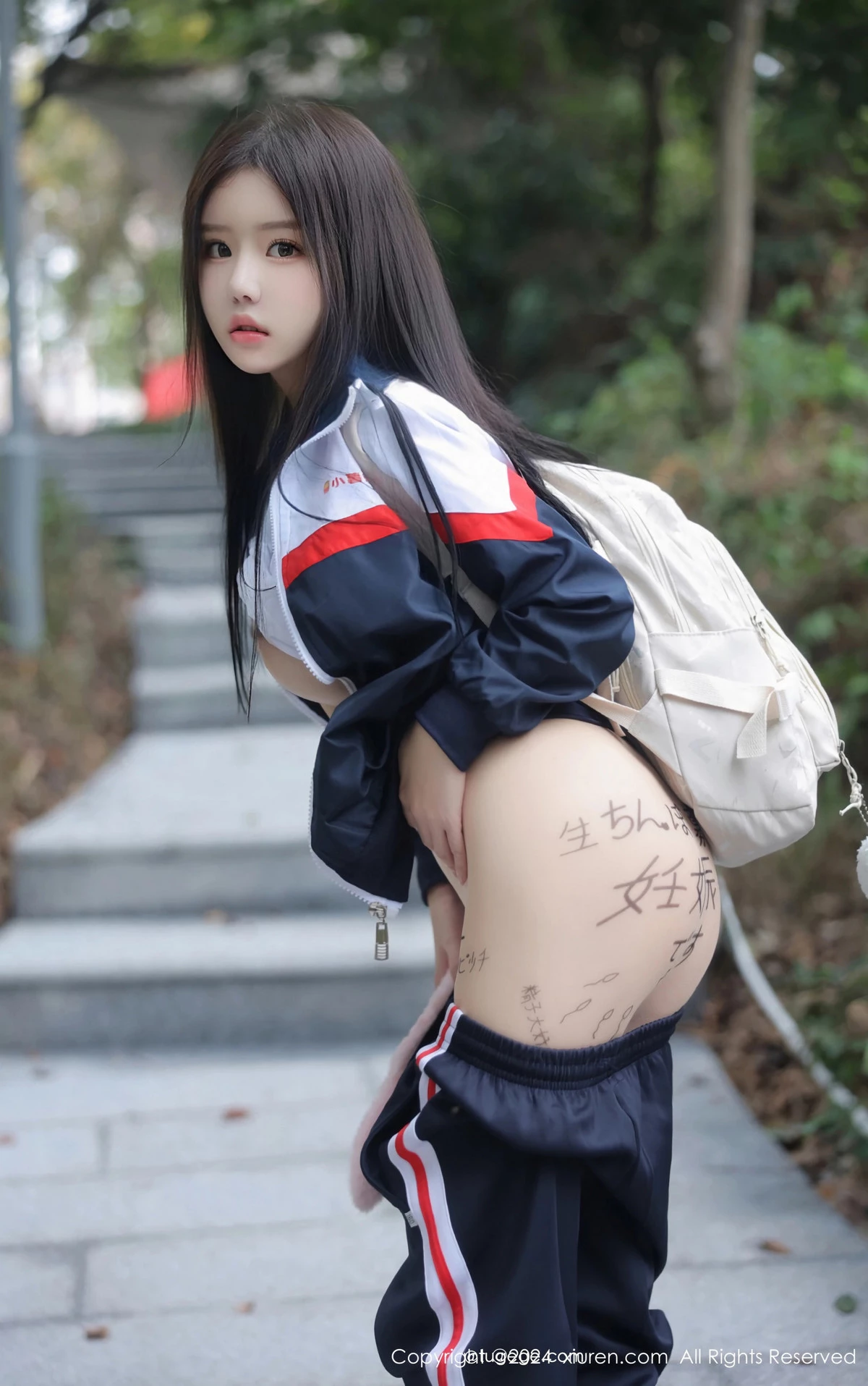 小薯条nienie户外性感学生运动装露超薄肉丝撩人绝美写真 第 6 张