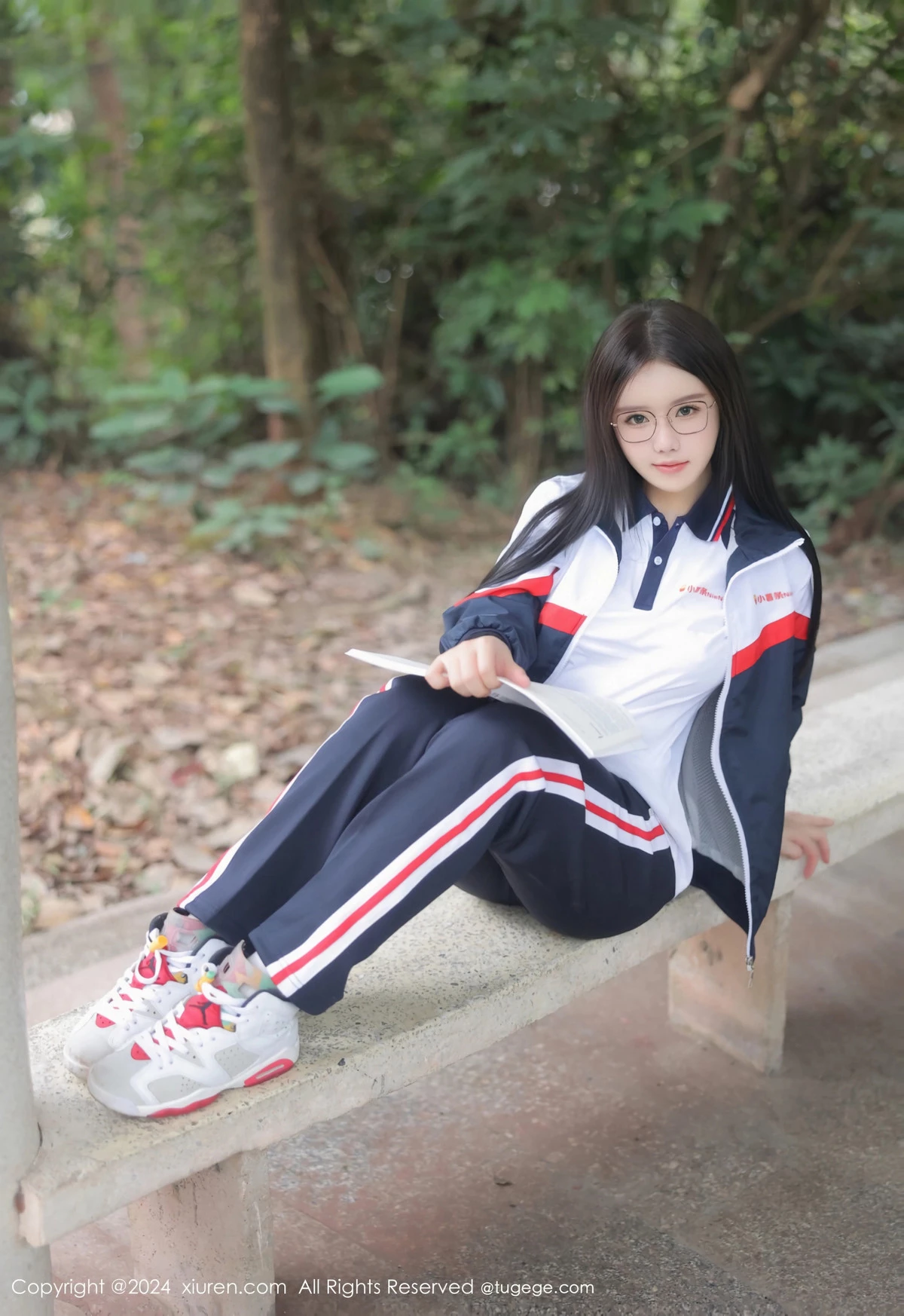 小薯条nienie户外性感学生运动装露超薄肉丝撩人绝美写真 第 65 张